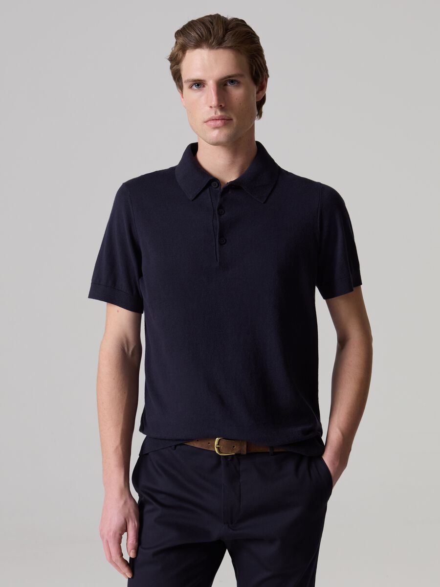 Contemporary solid colour polo shirt_0