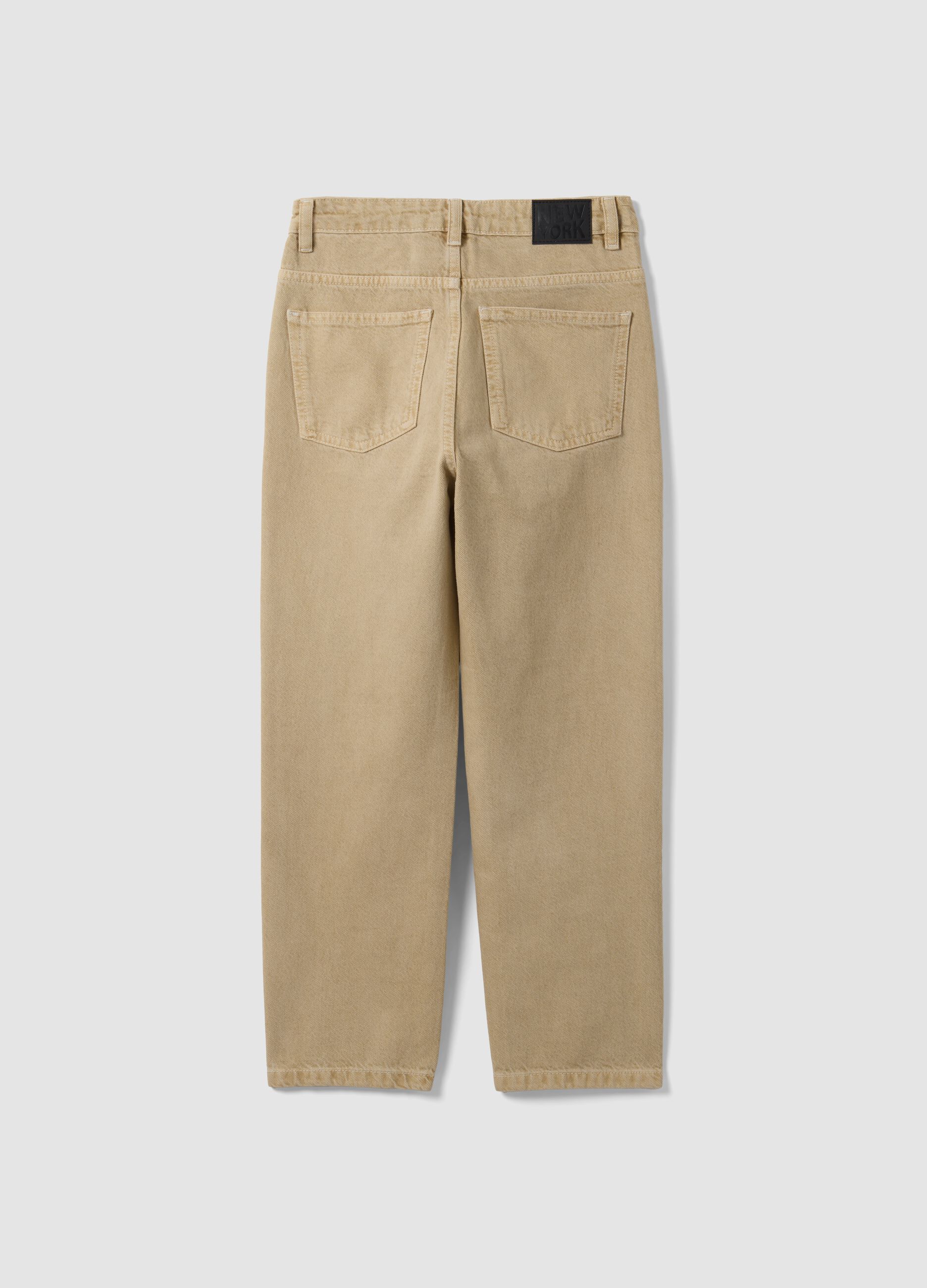 &Mu;&pi;&epsilon;&zeta; &tau;&zeta;&iota;&nu; denim &alpha;&pi;ό 100% &beta;&alpha;&mu;&beta;ά&kappa;&iota;, relaxed fit &gamma;&iota;&alpha; &alpha;&gamma;ό&rho;&iota;