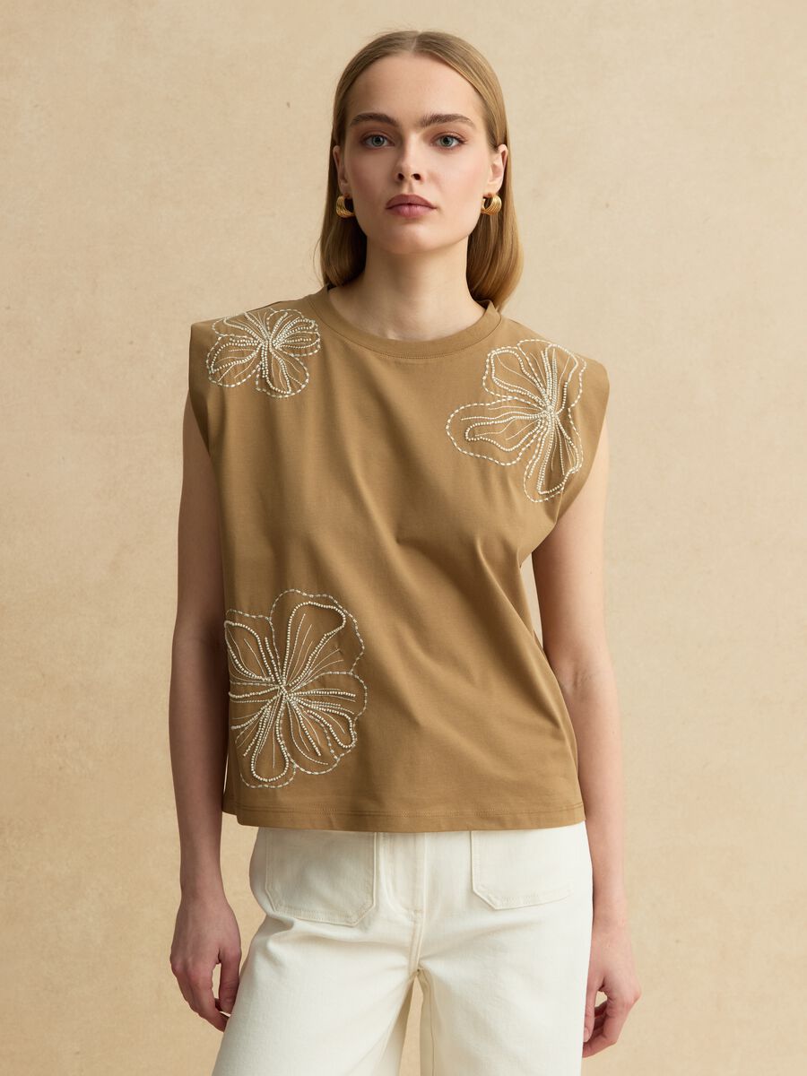 Braunes &auml;rmelloses T-Shirt aus Baumwollmischung, Regular Fit mit Stickerei_1