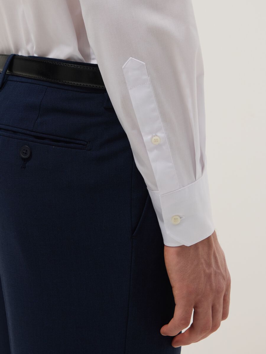 Camisa blanca de manga larga en mezcla de algod&oacute;n slim fit f&aacute;cil de planchar_3