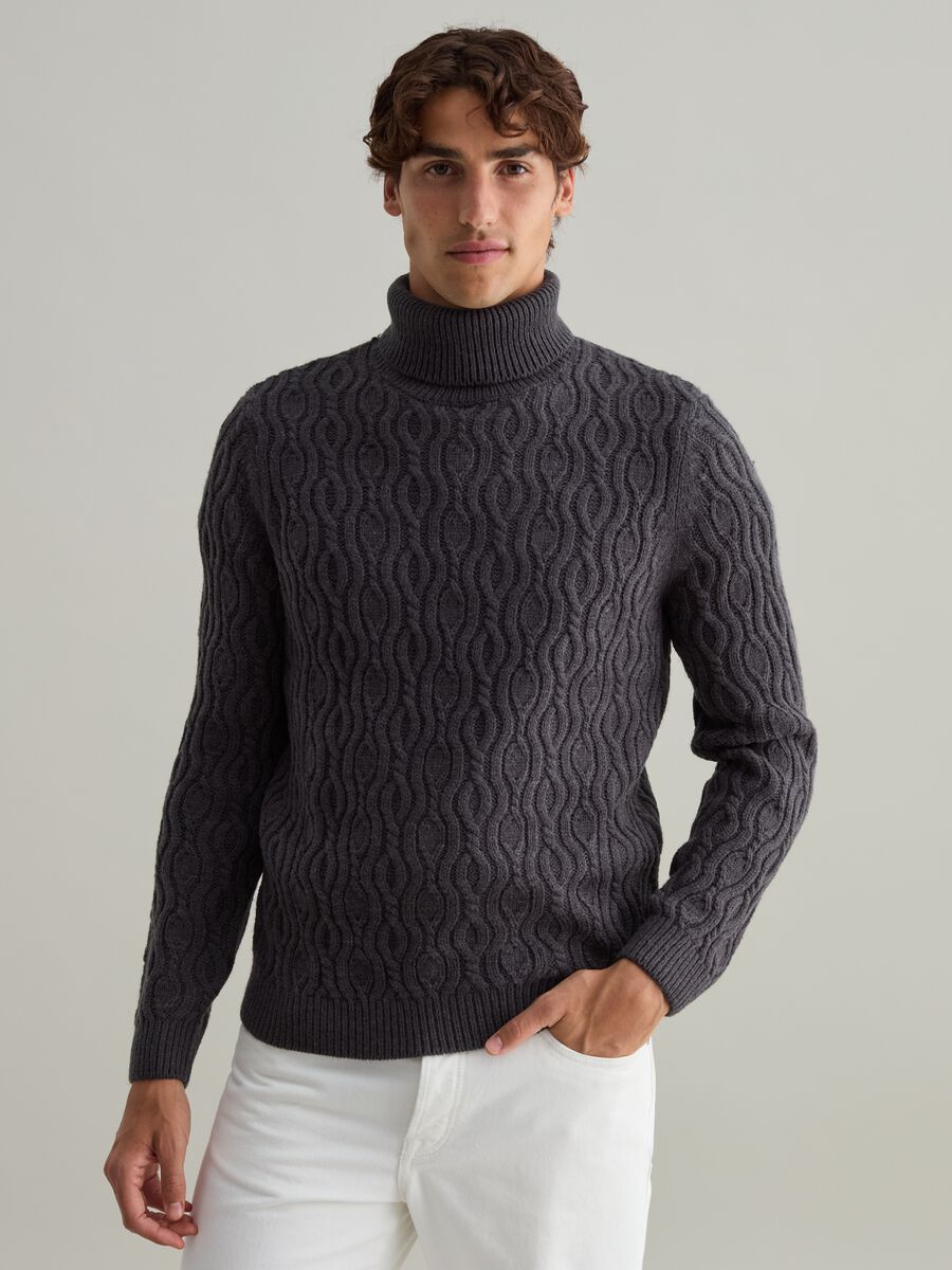 High-neck pullover with wavy design_0