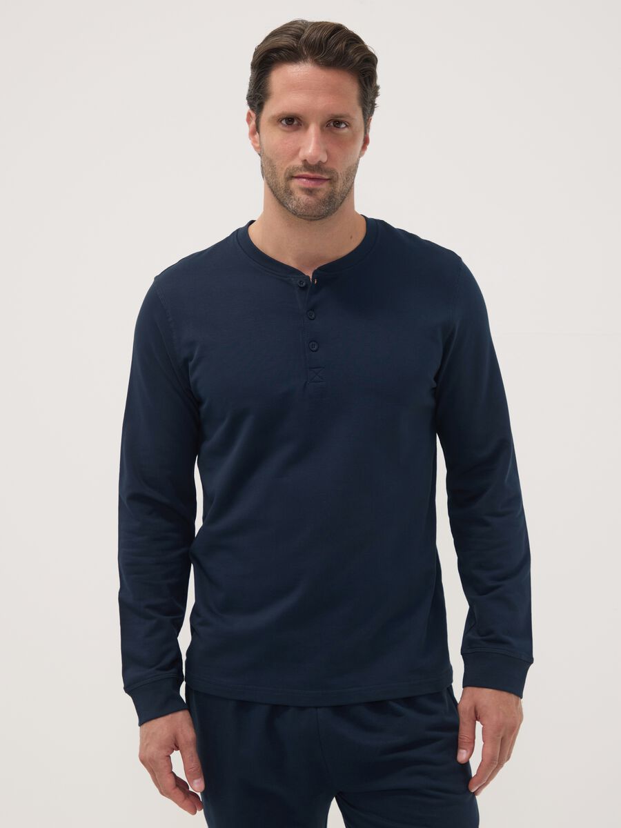 Pigiama blu in puro cotone con scollo serafino_1