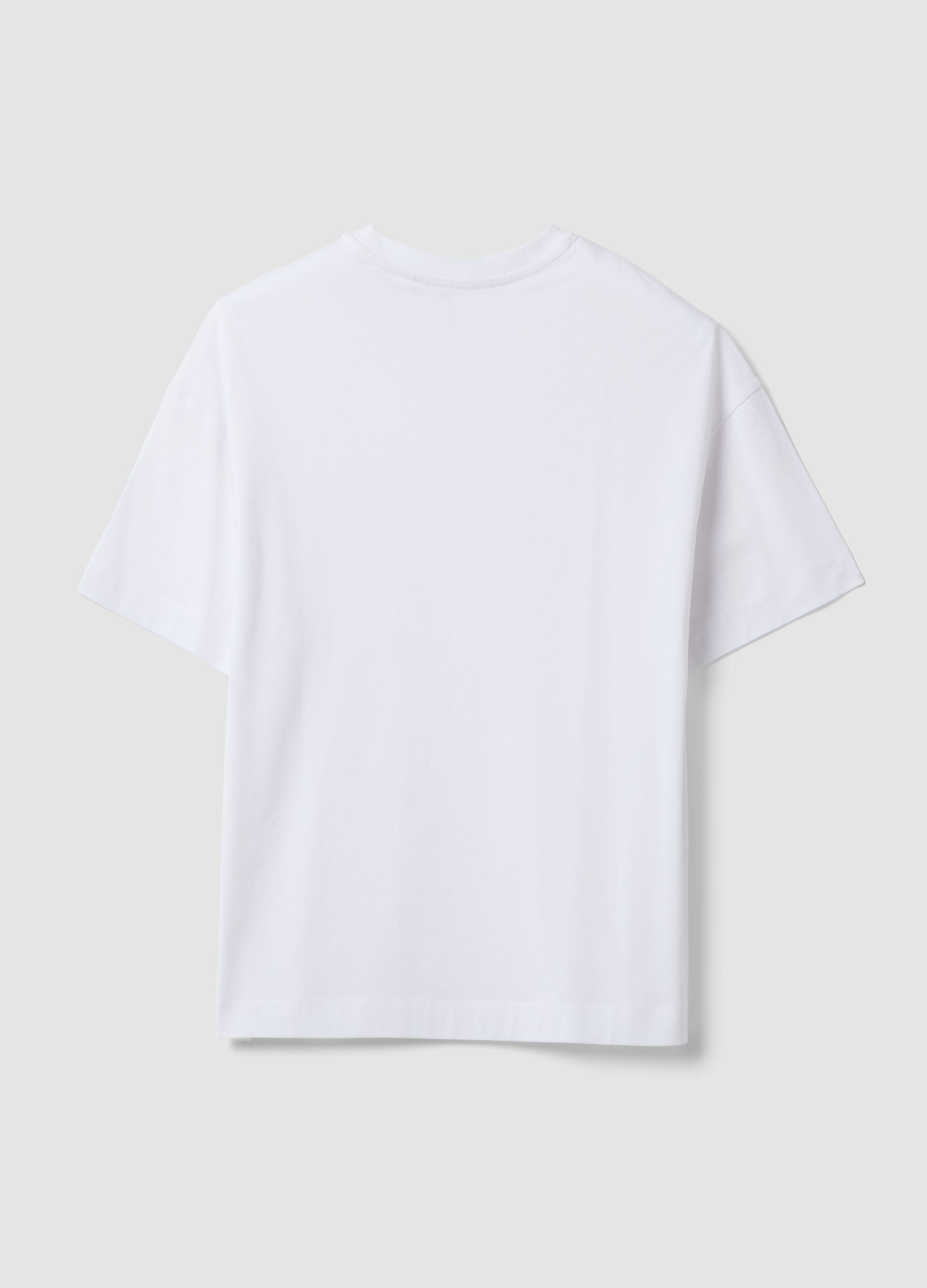&Lambda;&epsilon;&upsilon;&kappa;ό oversized T-shirt &alpha;&pi;ό 100% &beta;&alpha;&mu;&beta;ά&kappa;&iota; &mu;&epsilon; &kappa;&omicron;&nu;&tau;ό &mu;&alpha;&nu;ί&kappa;&iota;