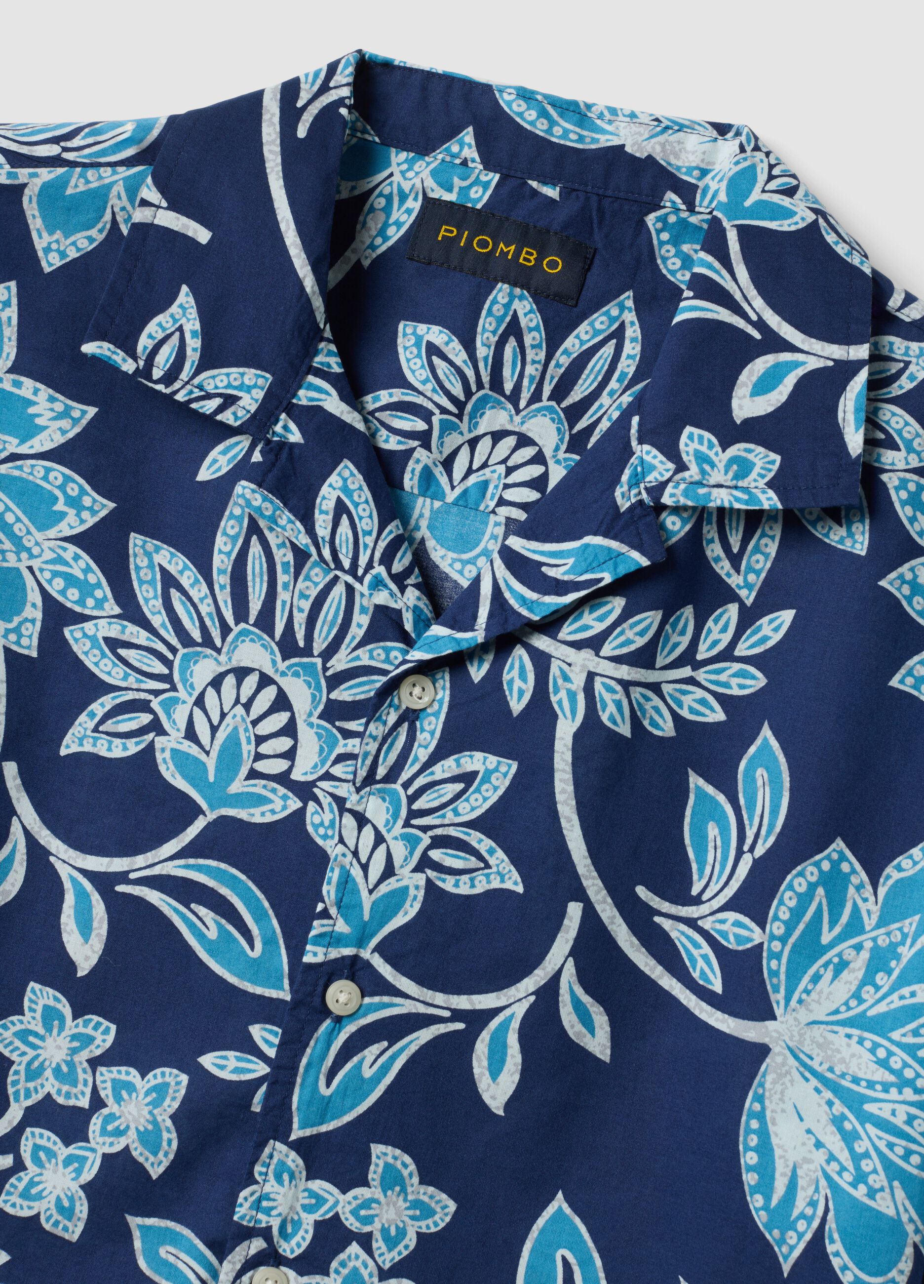 Men&rsquo;s organic cotton blue short-sleeve shirt with floral print