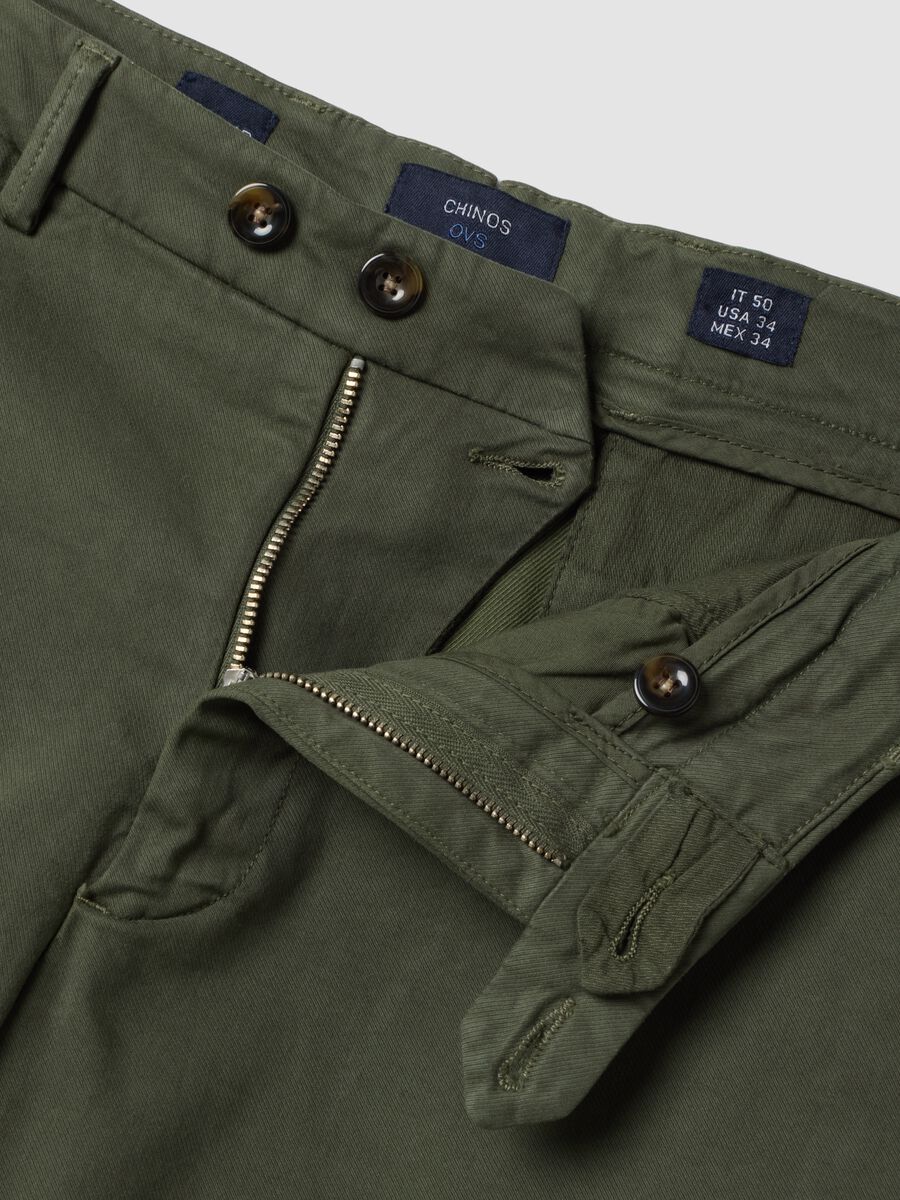 Pantaloni chino grigi in cotone e modal elasticizzato_1
