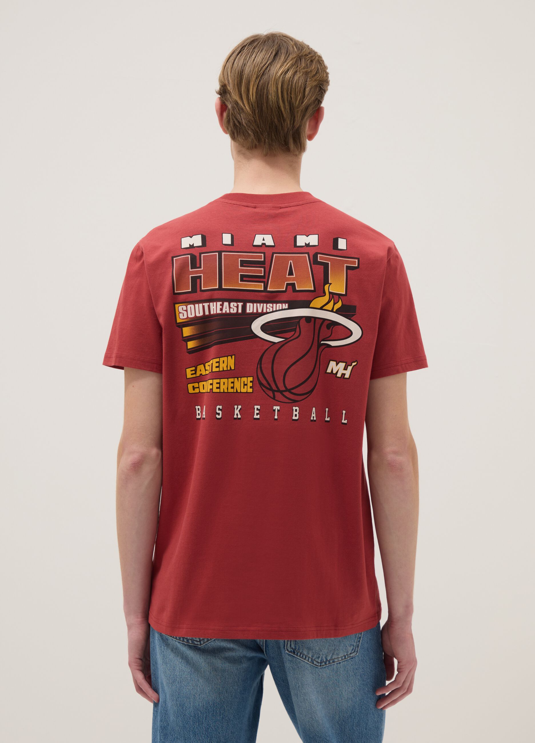 &Kappa;ό&kappa;&kappa;&iota;&nu;&eta; &mu;&pi;&lambda;&omicron;&upsilon;&zeta;ά&kappa;&iota; &alpha;&pi;ό &kappa;&alpha;&theta;&alpha;&rho;ό &beta;&alpha;&mu;&beta;ά&kappa;&iota; &kappa;&alpha;&nu;&omicron;&nu;&iota;&kappa;ή&sigmaf; &gamma;&rho;&alpha;&mu;&mu;ή&sigmaf; &mu;&epsilon; &tau;ύ&pi;&omega;&mu;&alpha; Miami Heat