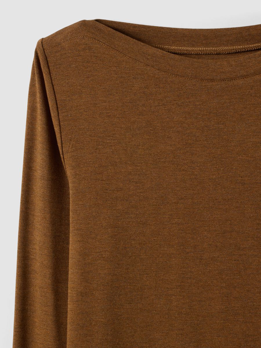Braunes Slim-Fit-T-Shirt aus elastischer Viskose_2