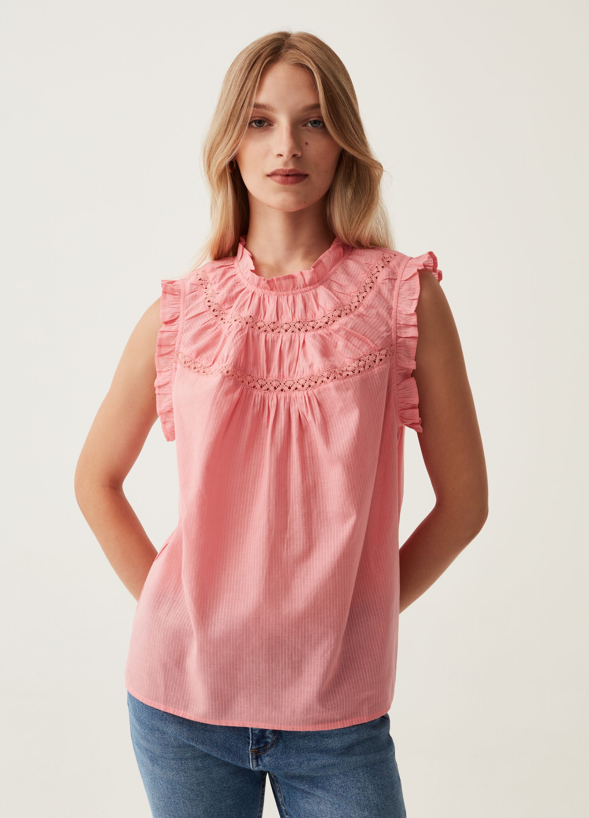 Tank top with frills and lace inserts