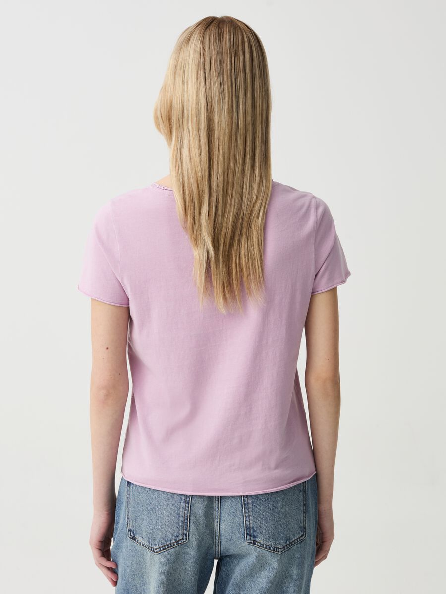 T-shirt with round neck and rolled edging_1