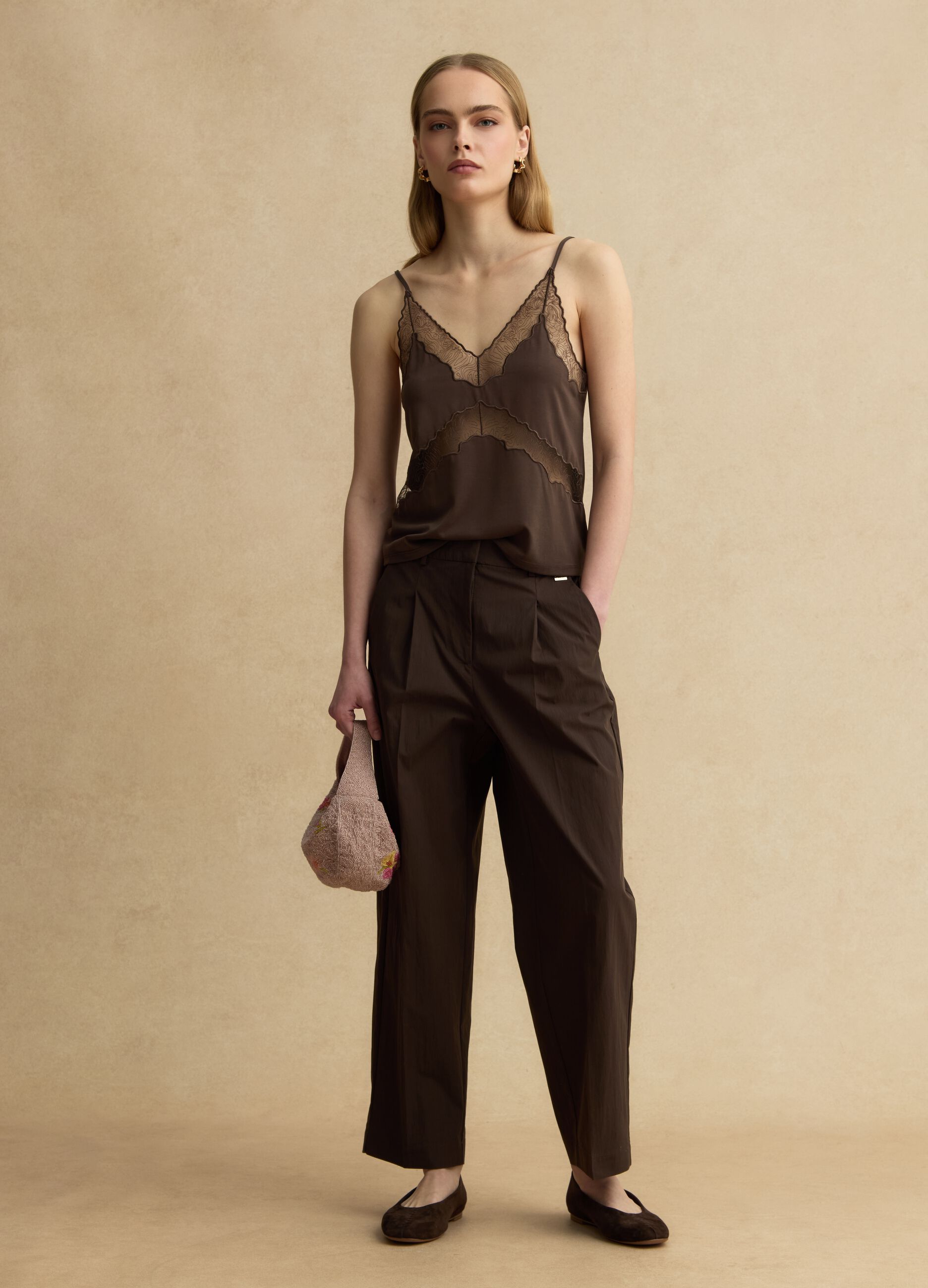 Braunes Tanktop aus Viskosemischung im Regular Fit mit transparenten Details