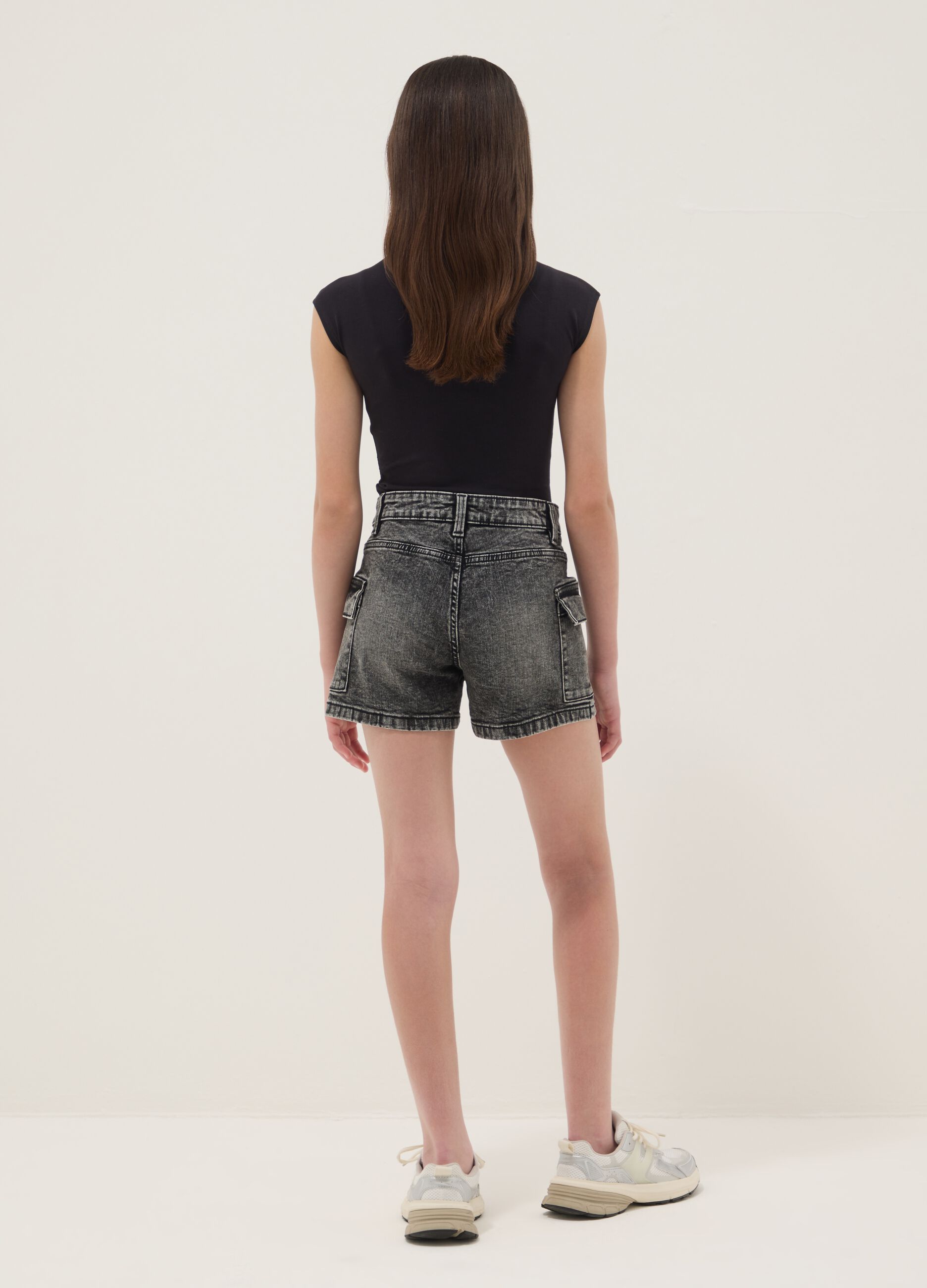 Girls&rsquo; slim-fit grey cargo denim shorts in stretch cotton