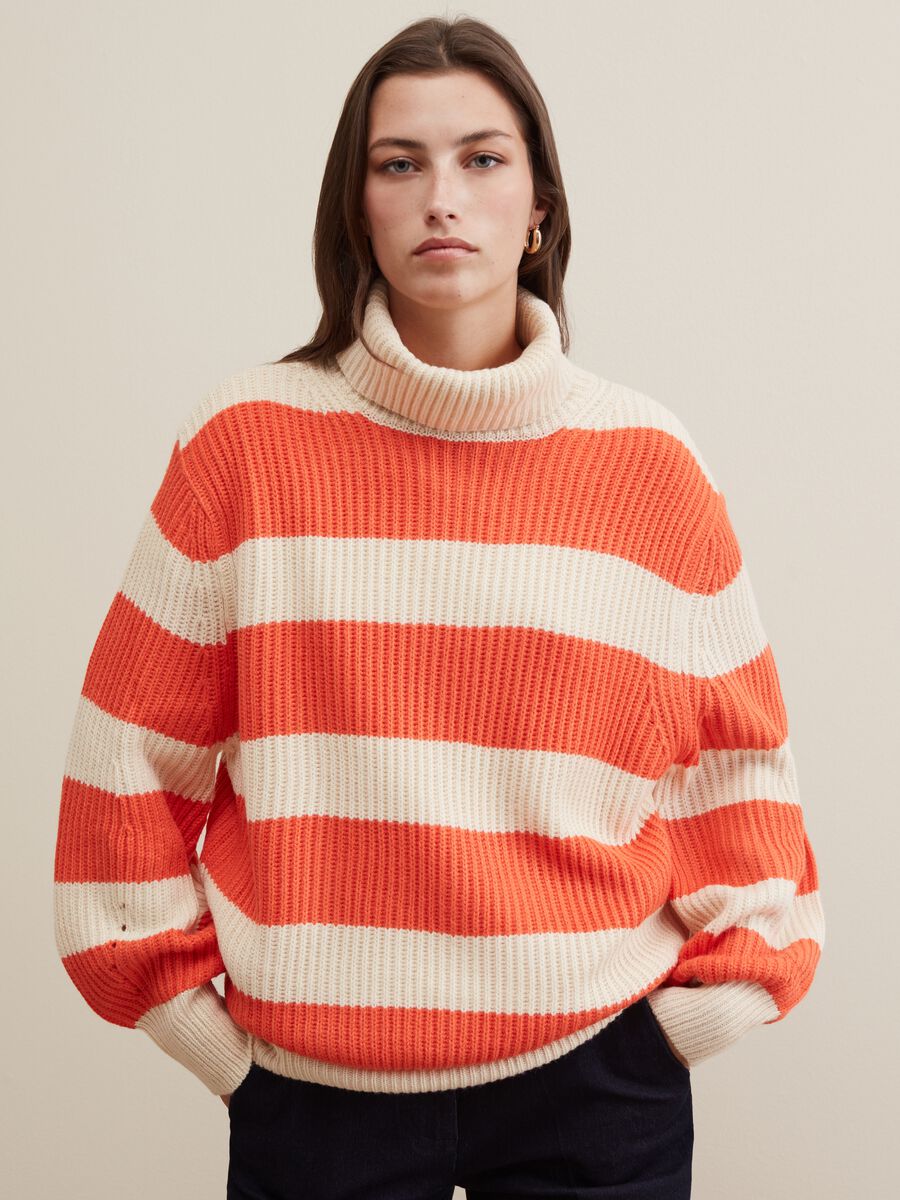 Flat-ribbed pullover with striped pattern_3