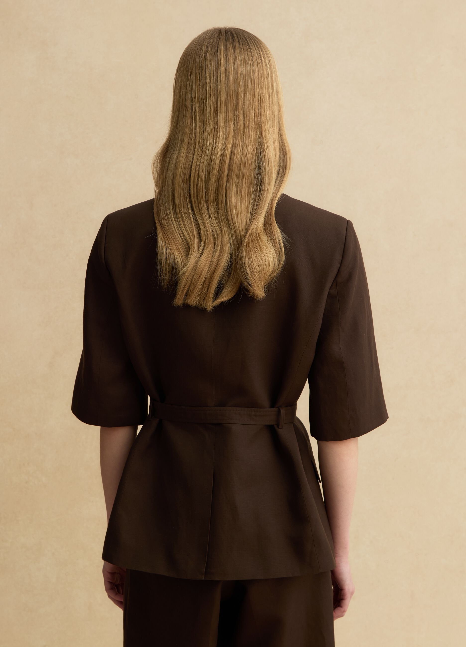 Brauner Blazer im Regular-Fit aus Lyocell- und Leinenmischung mit G&uuml;rtel