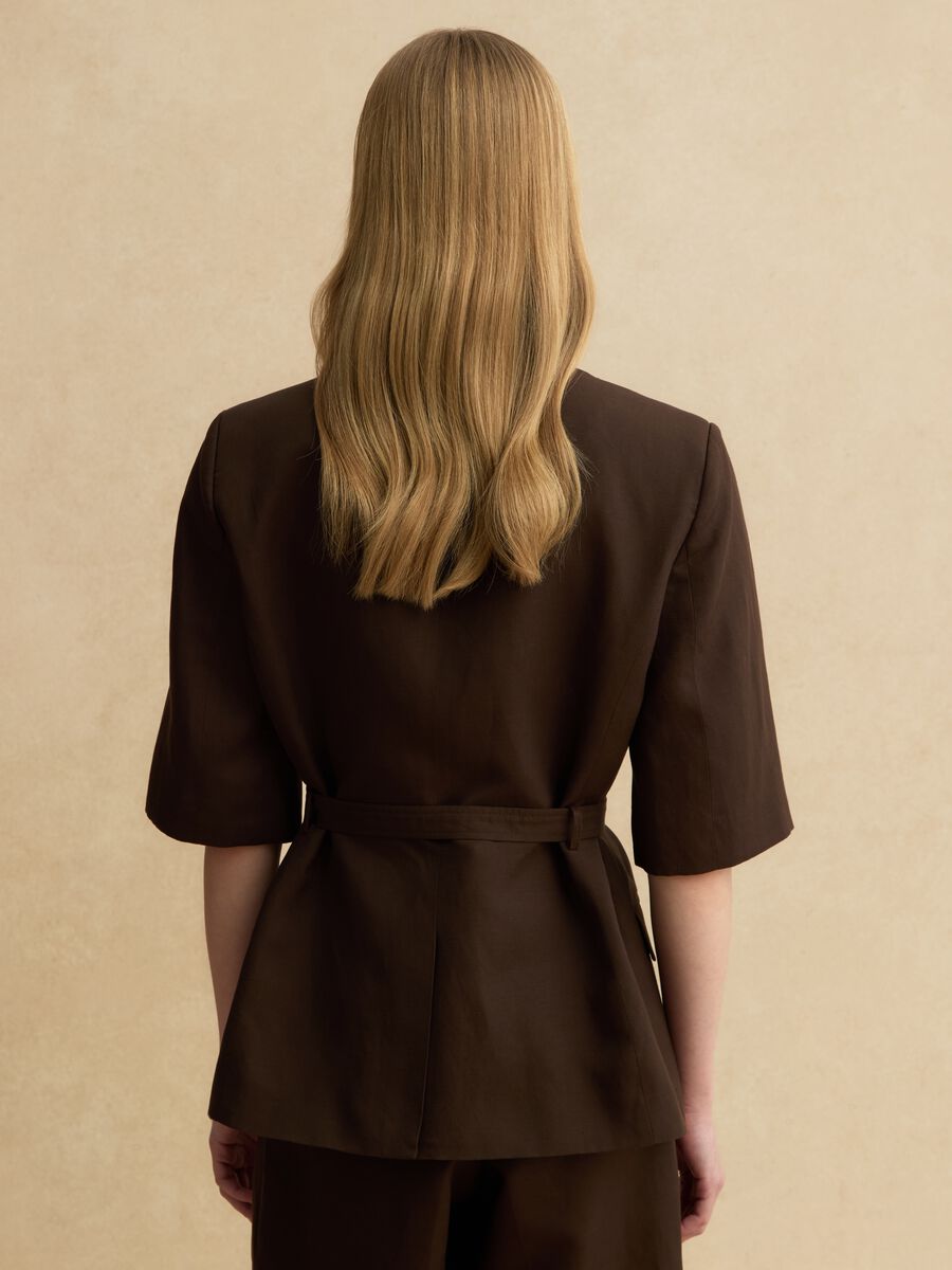 Brauner Blazer im Regular-Fit aus Lyocell- und Leinenmischung mit G&uuml;rtel_3