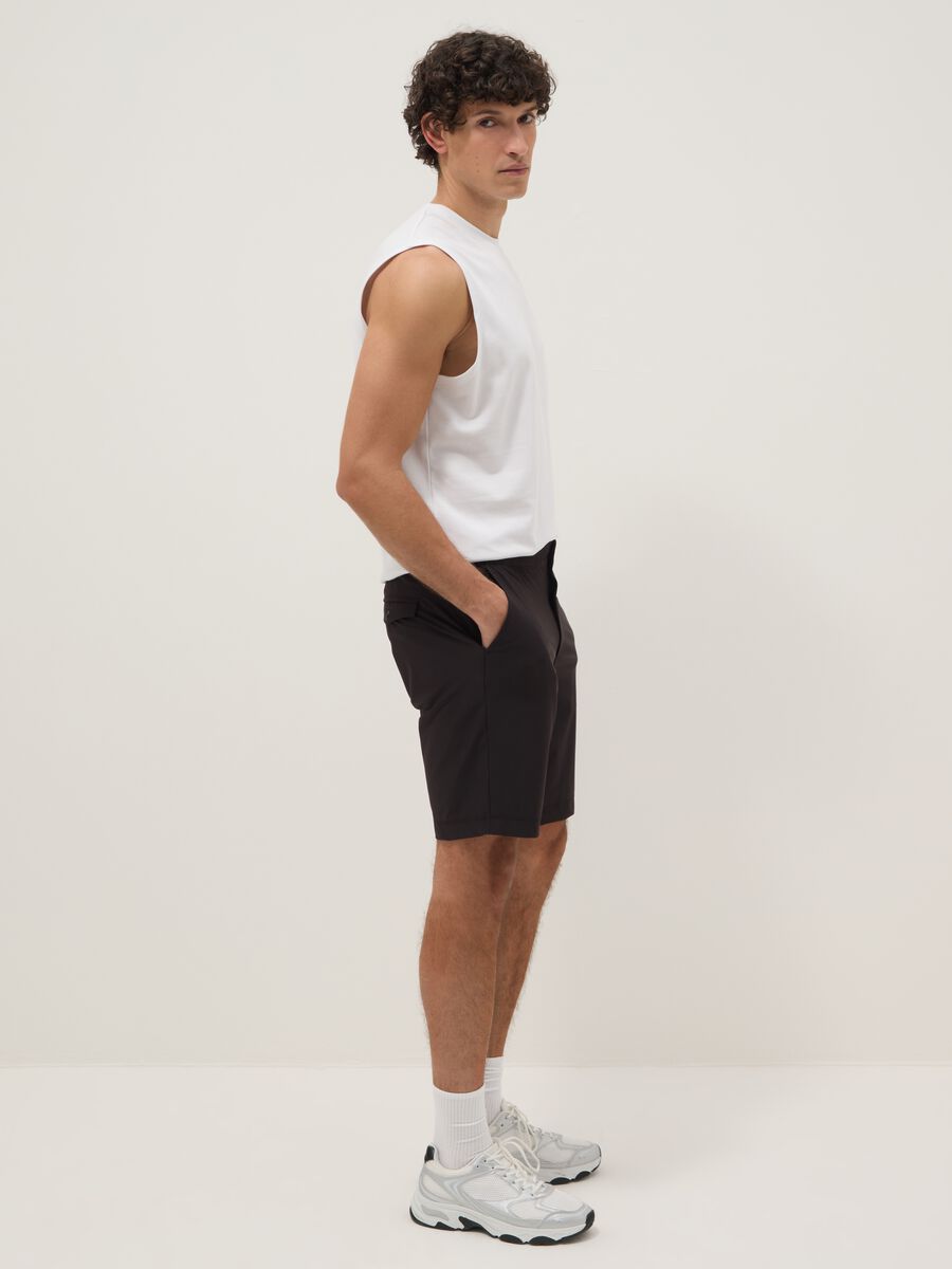 Black regular-fit stretch jogger Bermuda shorts_0