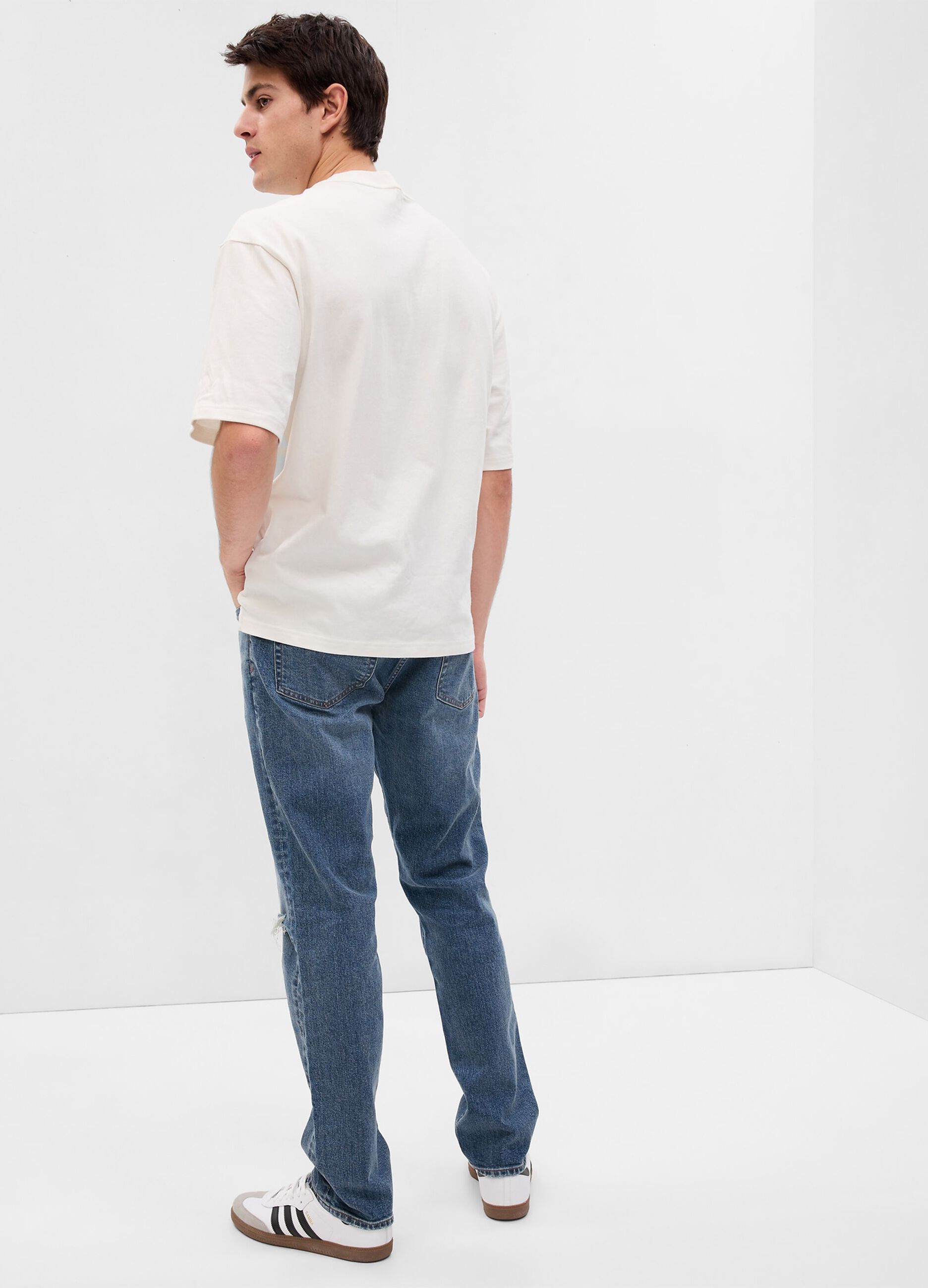 Slim fit jeans with worn look