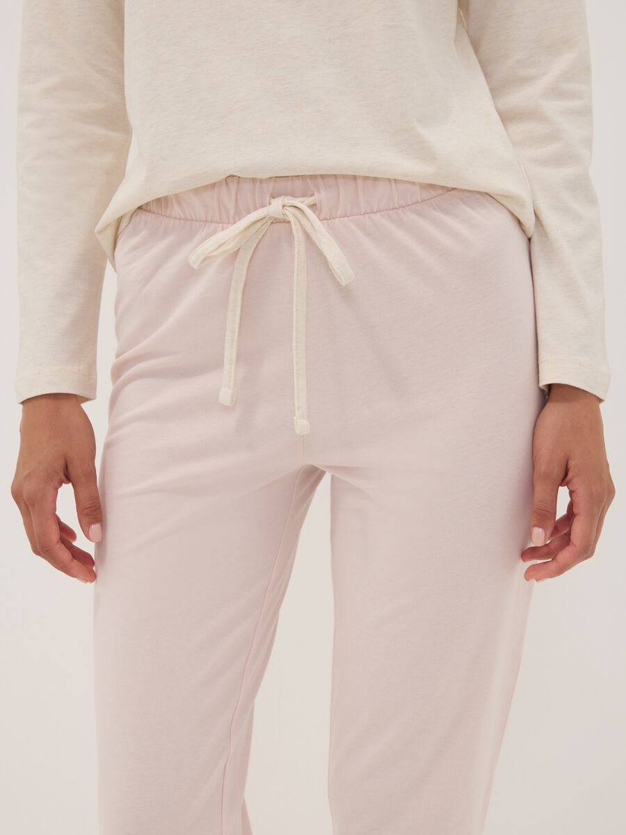 Beige organic cotton pyjamas with raised croissant embroidery_2