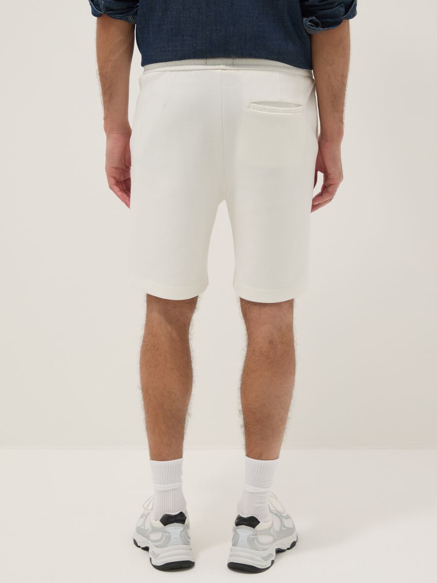 White pure cotton shorts with elasticated waist, regular fit_3