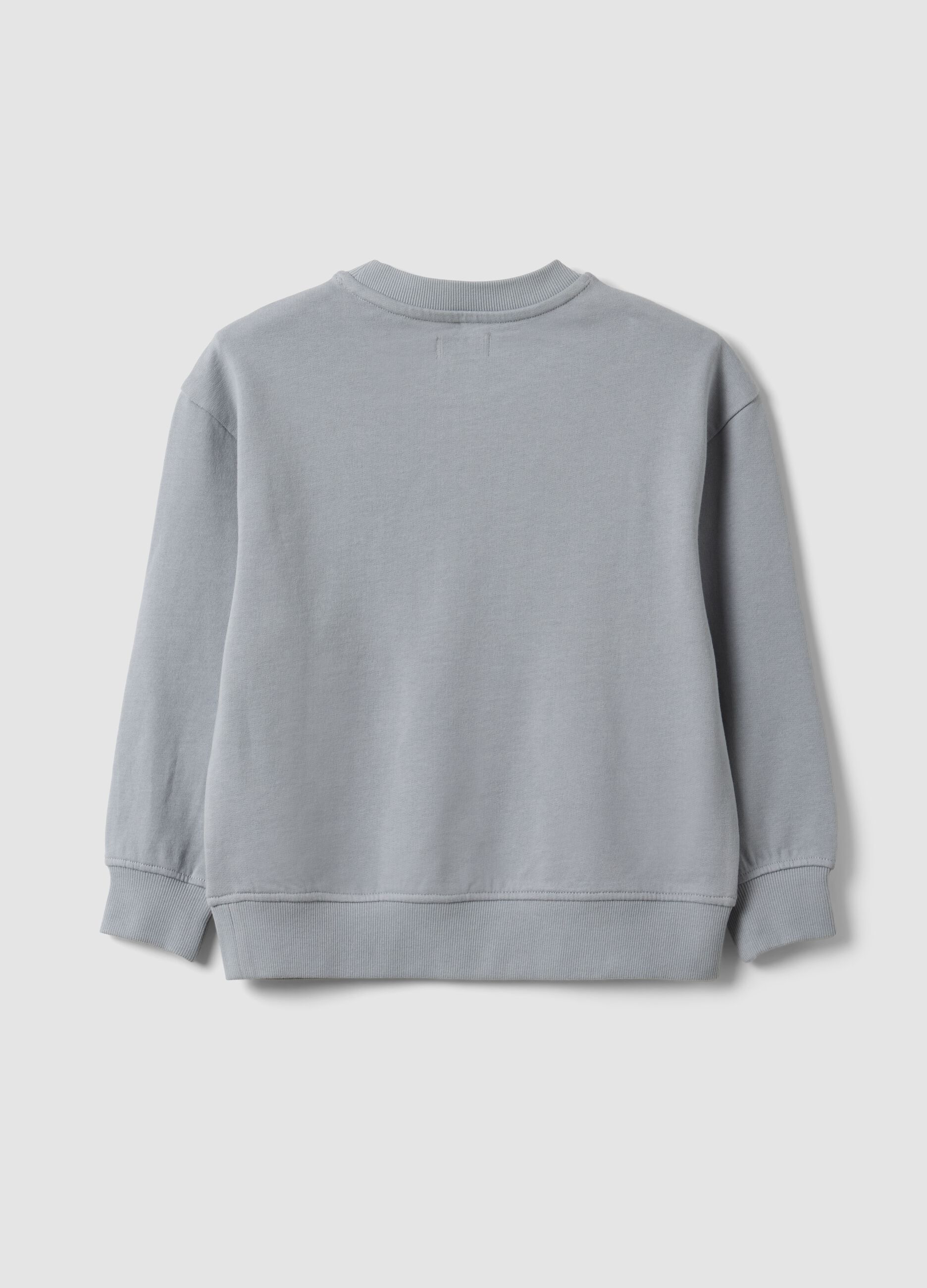 Sweat com capuz cinzenta oversize em algod&atilde;o puro com estampado e bolso canguru para menino