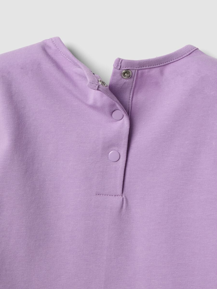 Conjunto roxo em algod&atilde;o el&aacute;stico com t-shirt e cal&ccedil;&otilde;es para menina, corte regular_2
