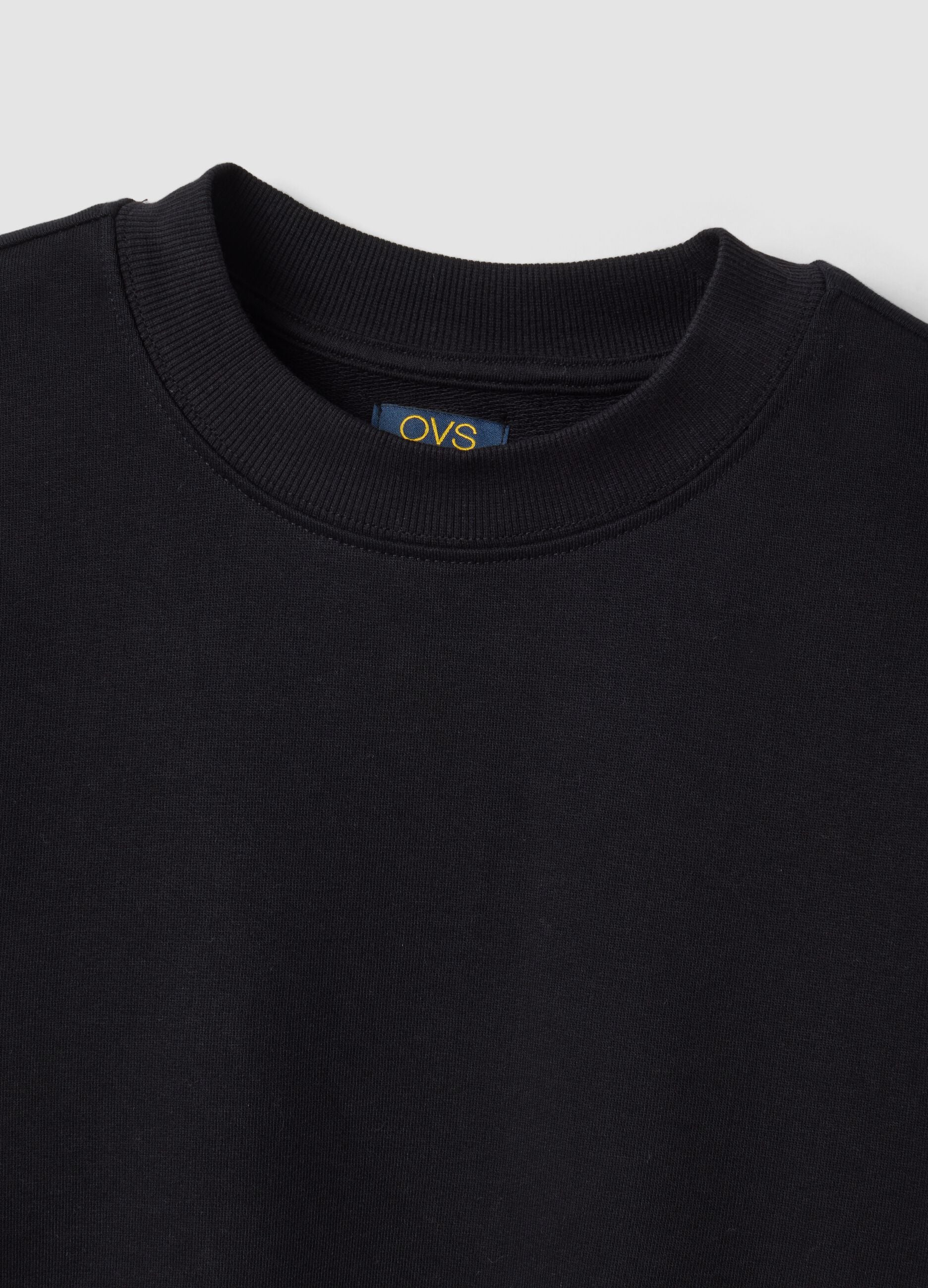 Schwarzes Sweatshirt aus Bio-Baumwoll- und Viskosemix mit Rippkragen