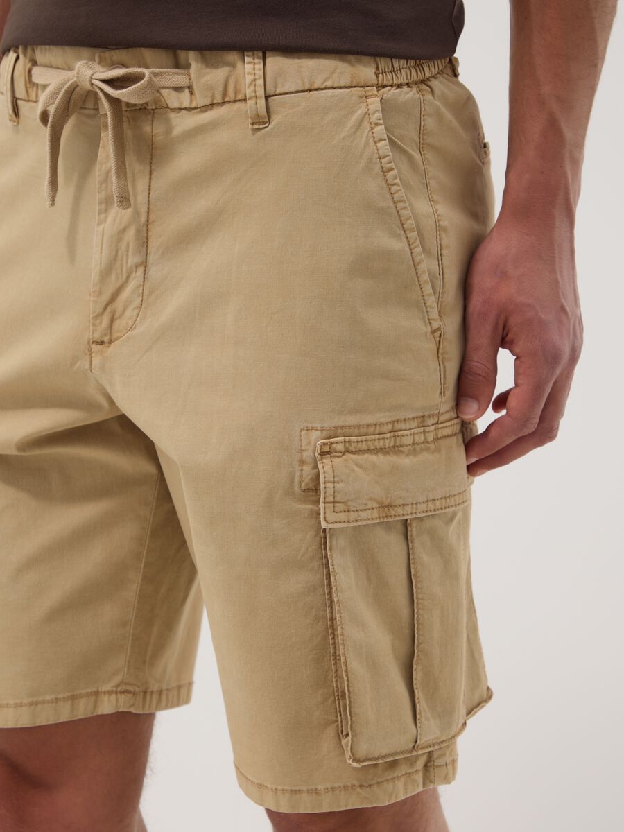 Beige Cargo-Bermudashorts aus Stretch-Baumwolle_3