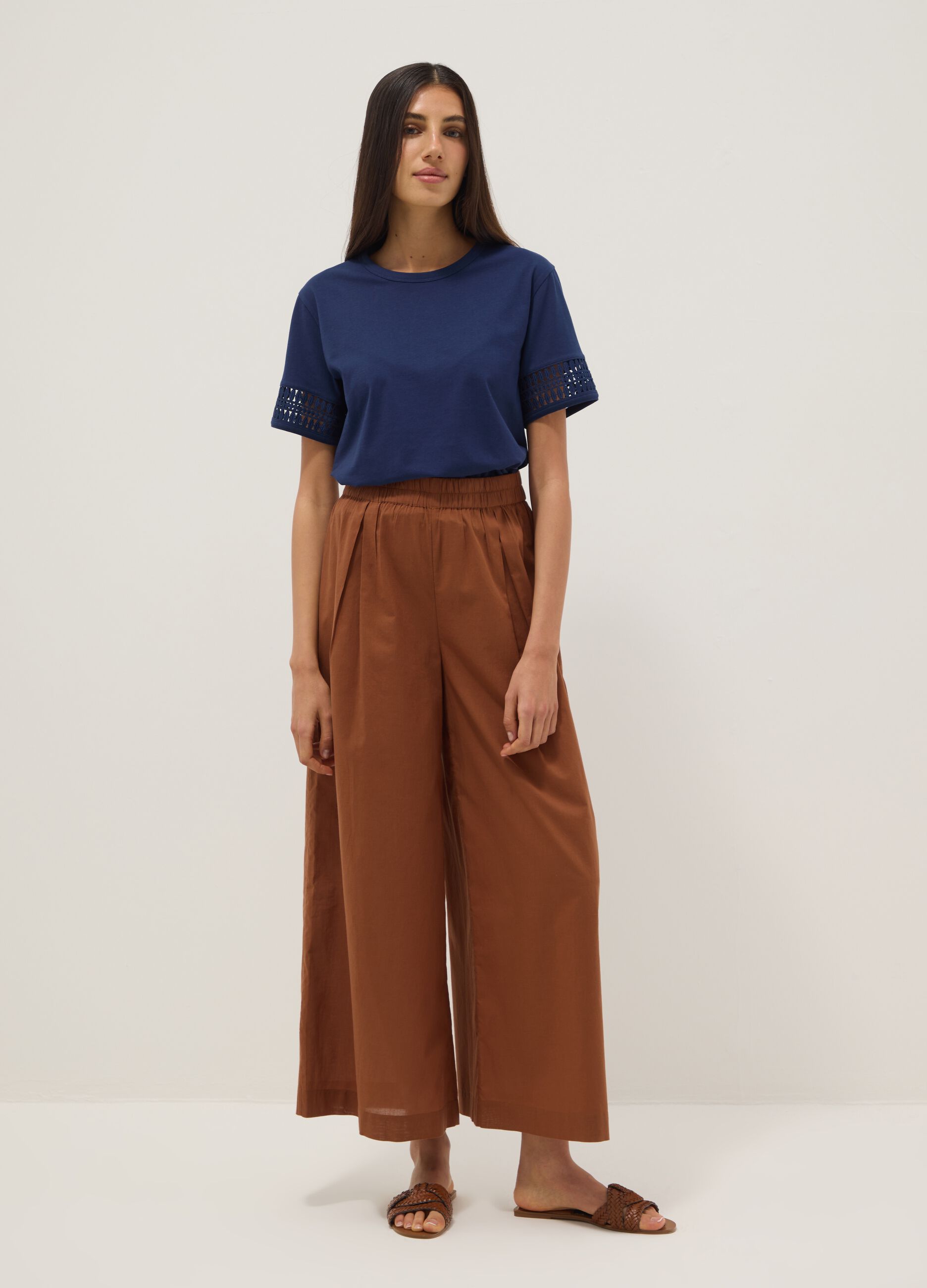 &Mu;&pi;&lambda;&epsilon; &kappa;&omicron;&nu;&tau;&omicron;&mu;ά&nu;&iota;&kappa;&omicron; T-shirt &alpha;&pi;ό 100% &beta;&alpha;&mu;&beta;ά&kappa;&iota;