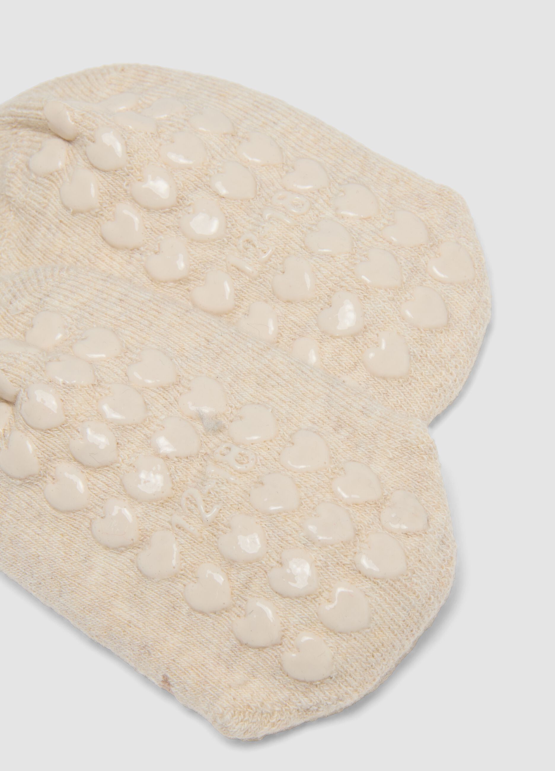 Beige non-slip socks in stretchy organic cotton for baby girls