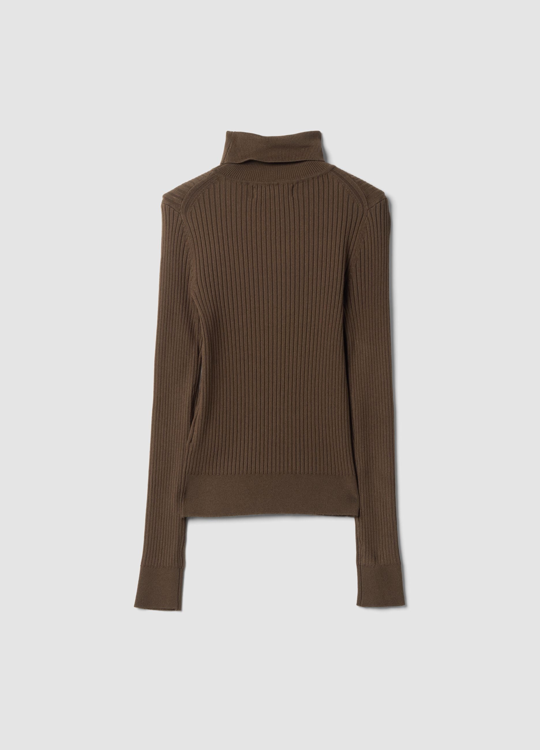 Brauner Rippstrick-Rollkragenpullover aus Viskosemix