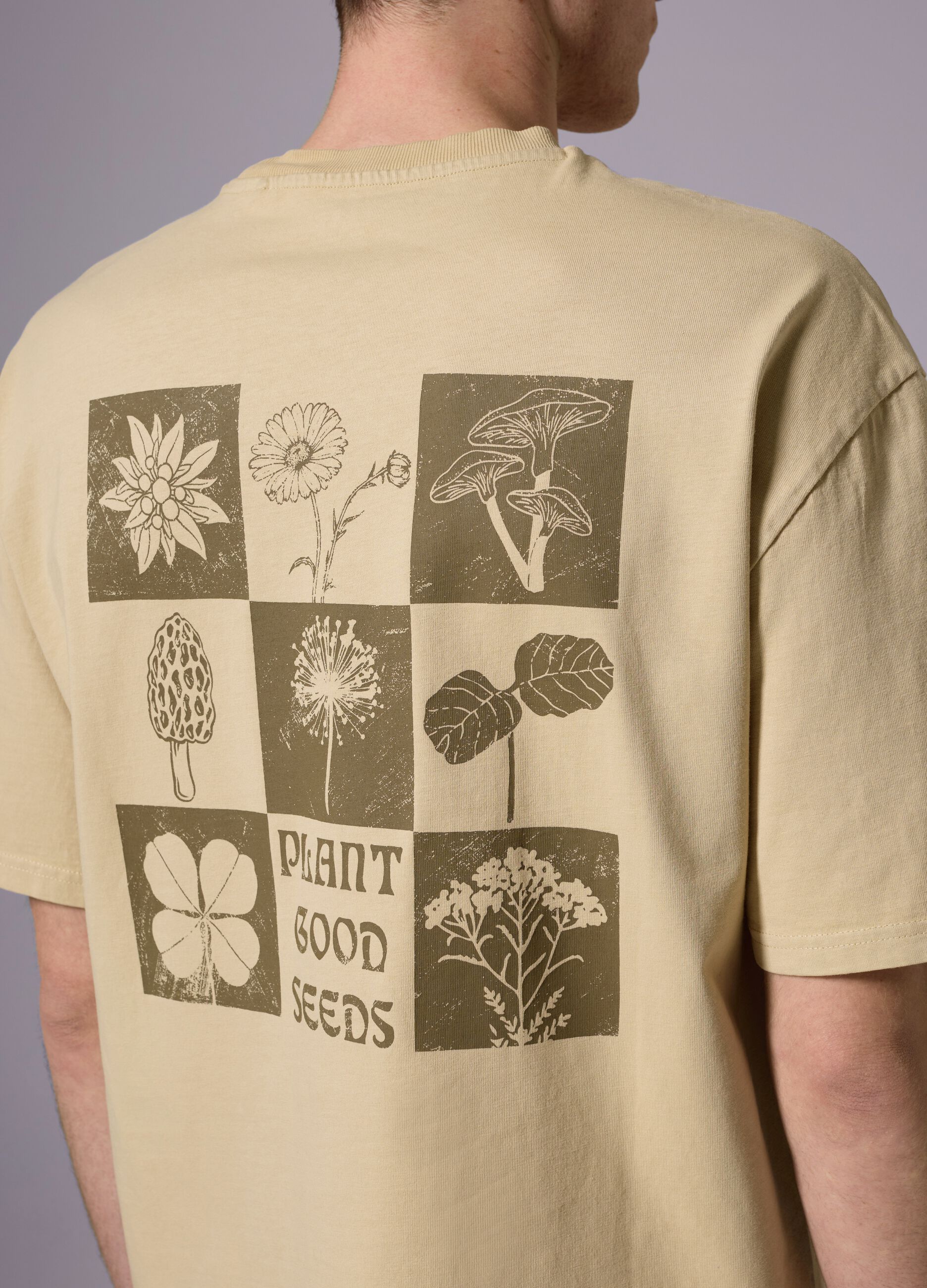 &Mu;&pi;&epsilon;&zeta; &beta;&alpha;&mu;&beta;&alpha;&kappa;&epsilon;&rho;ό T-shirt &mu;&epsilon; &kappa;&omicron;&nu;&tau;ά &mu;&alpha;&nu;ί&kappa;&iota;&alpha;