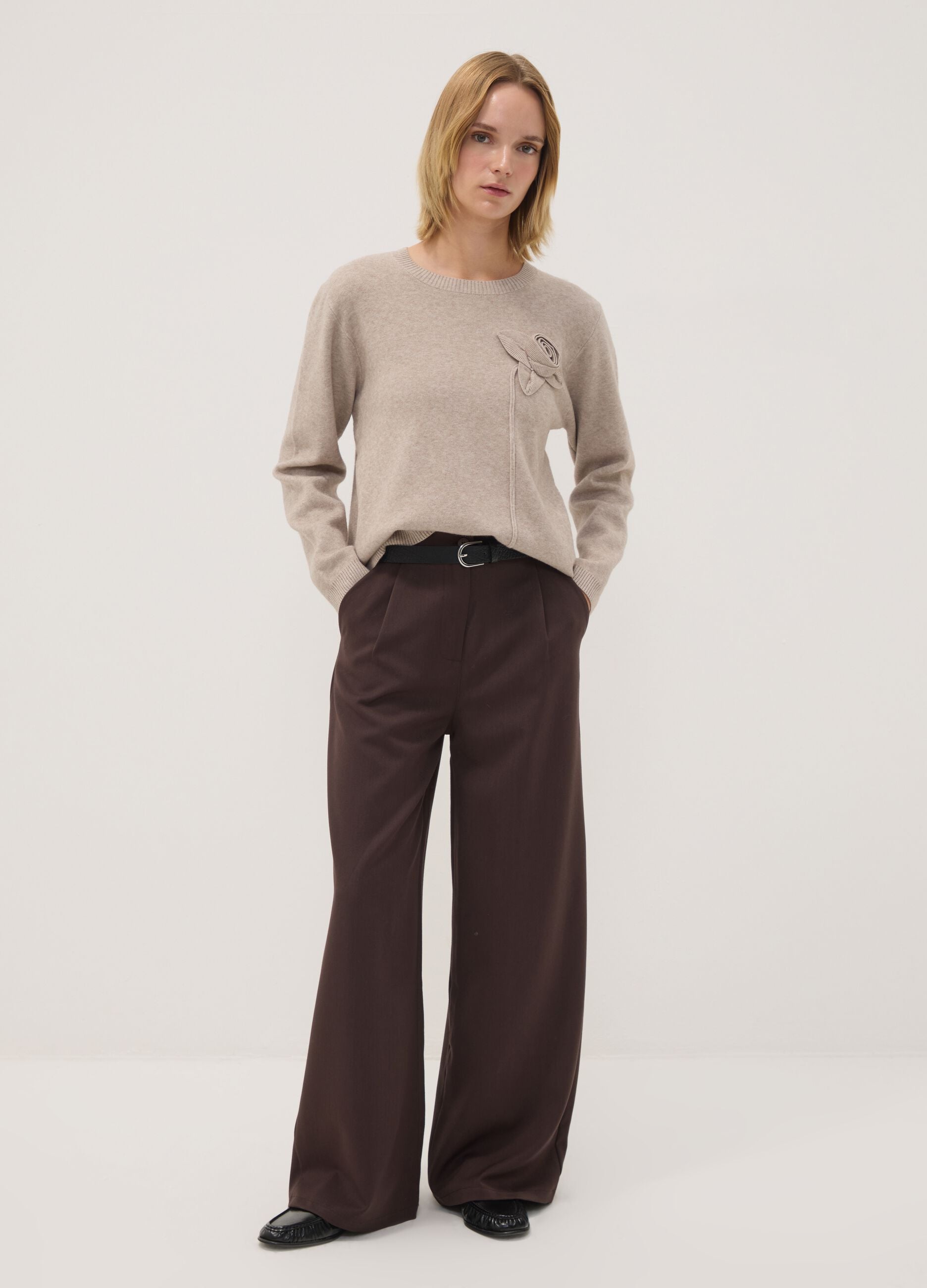 Sand viscose-blend top with appliqu&eacute; flower, regular fit