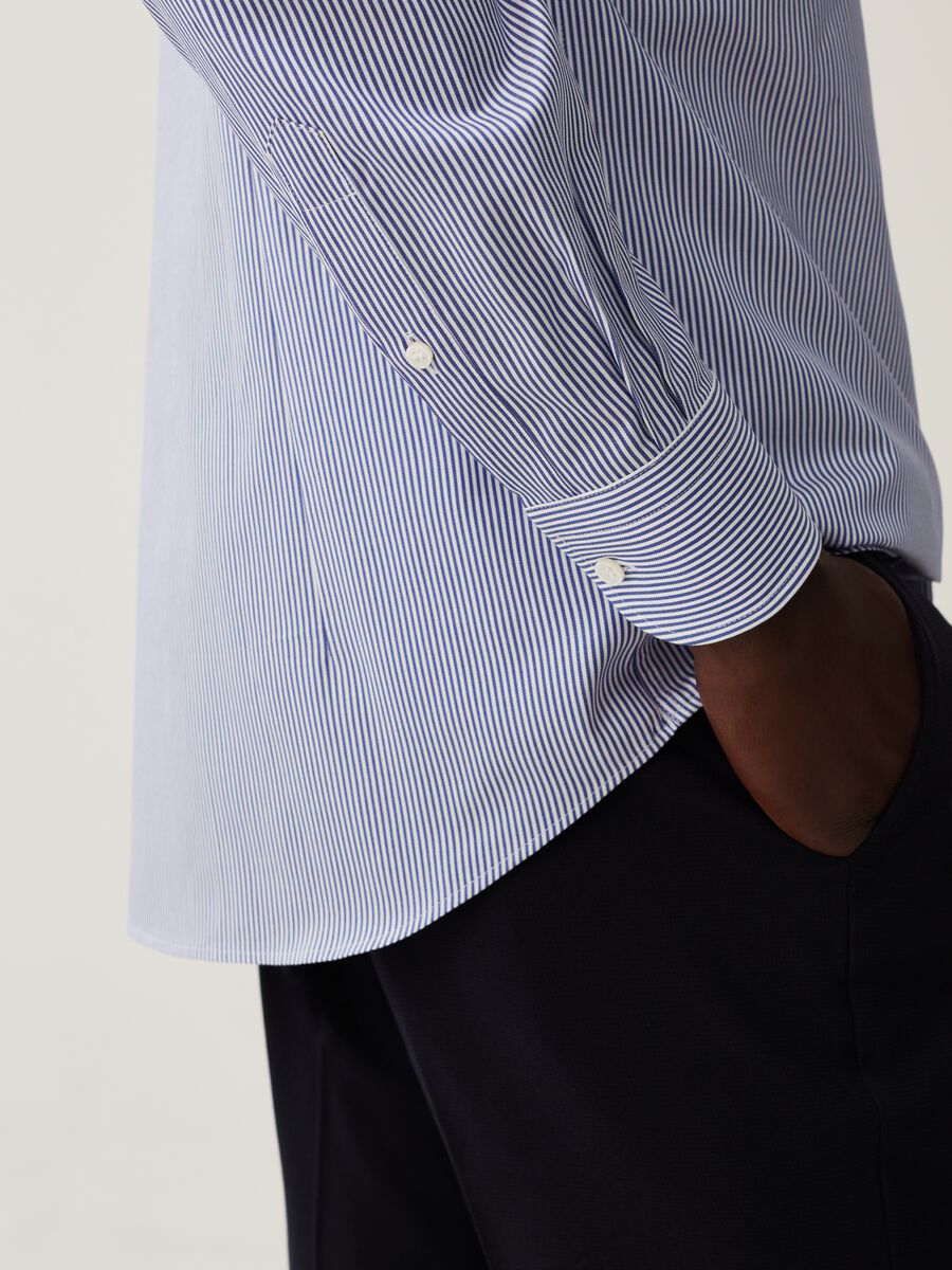 Slim-fit cotton shirt with thin stripes_3