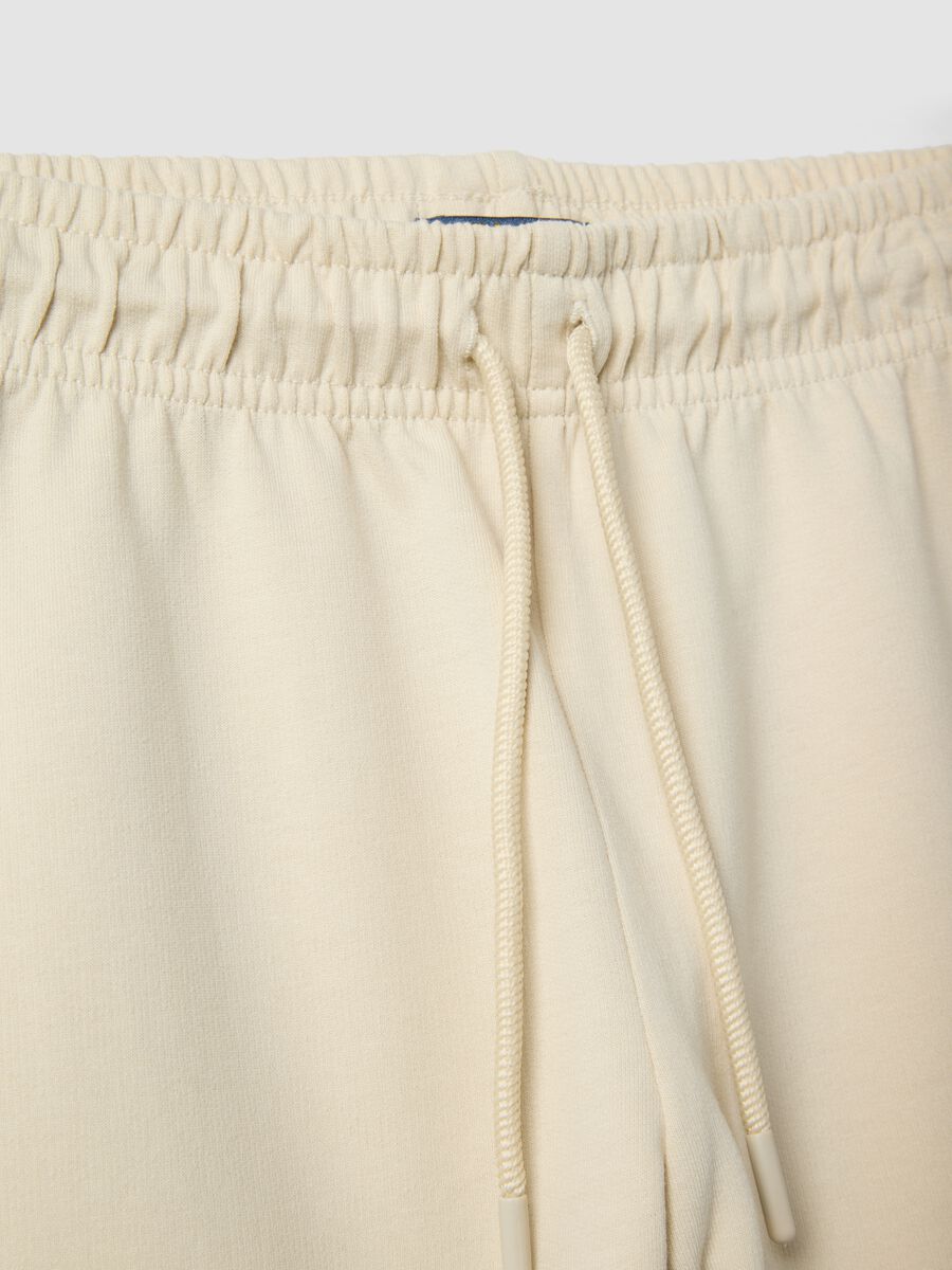 Regular fit beige pure cotton shorts for boys_2