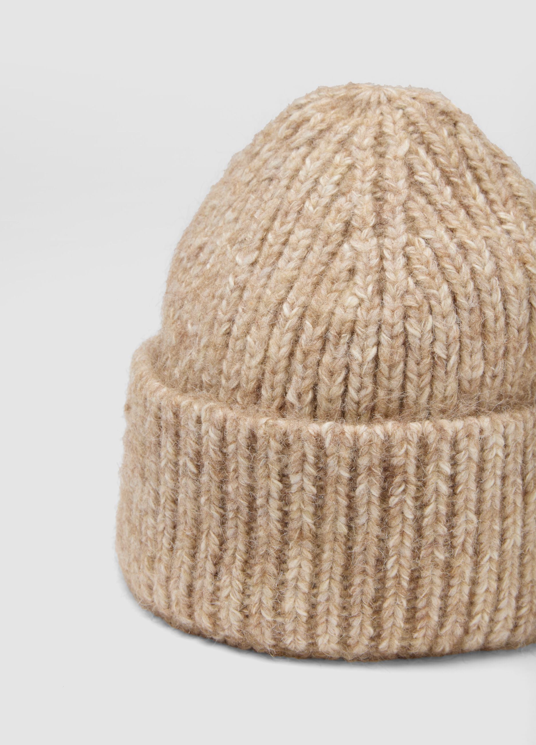 Cappello bianco in misto lana a coste