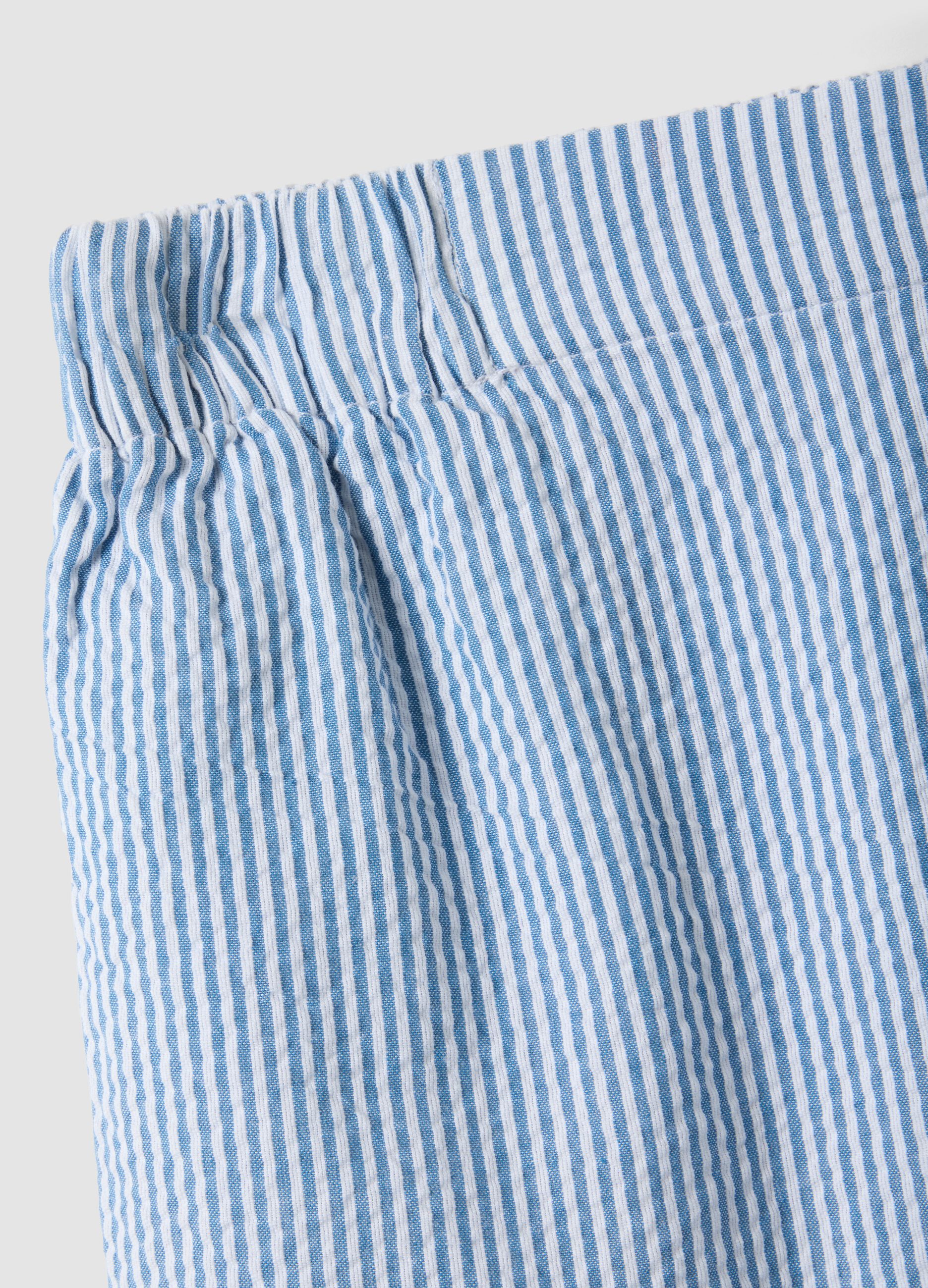 Regular-Fit Shorts aus reiner Baumwolle mit mehrfarbigen Streifen