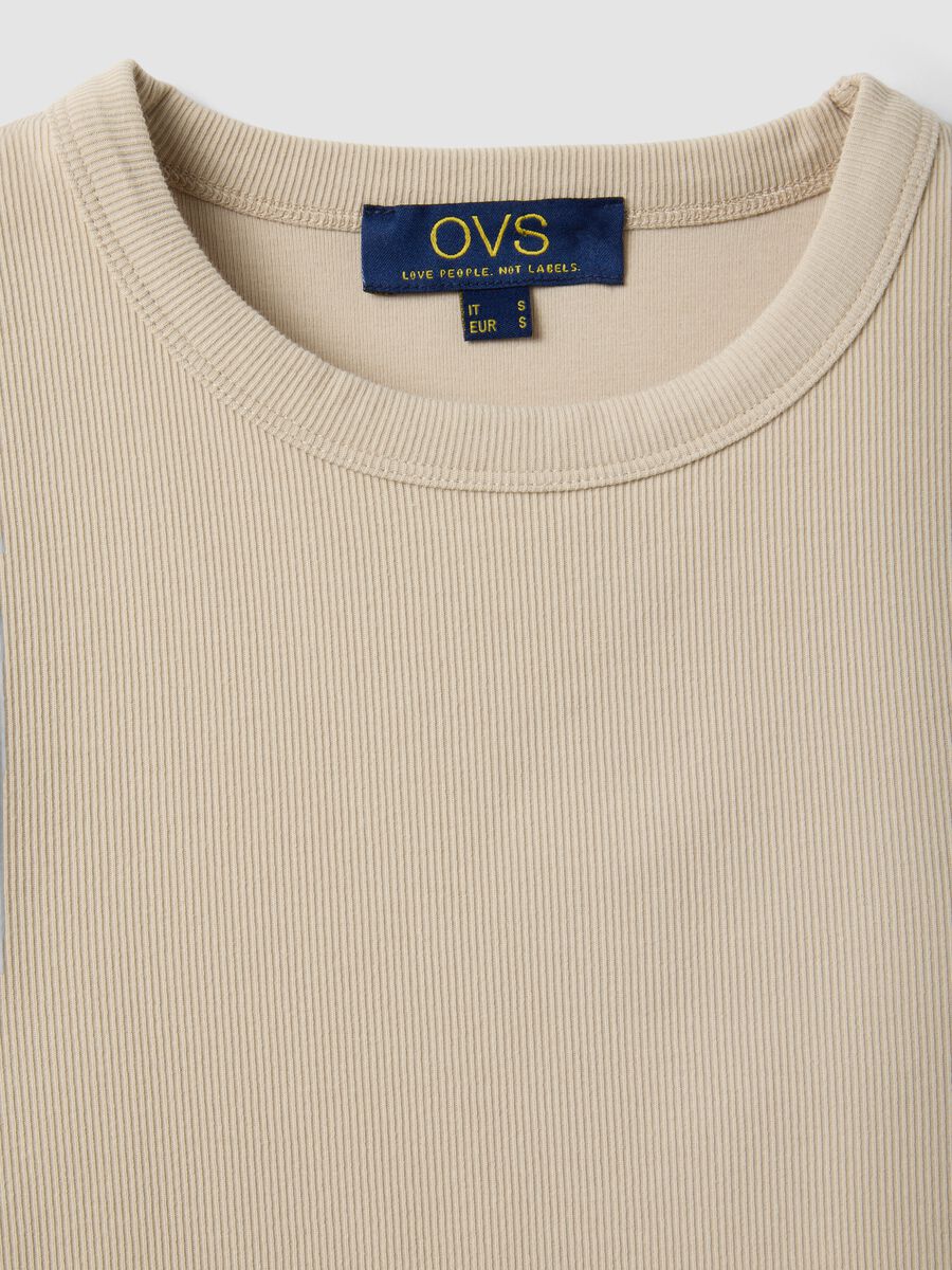 Beiges, figurbetontes T-Shirt aus elastischer Baumwolle mit kurzen &Auml;rmeln_5