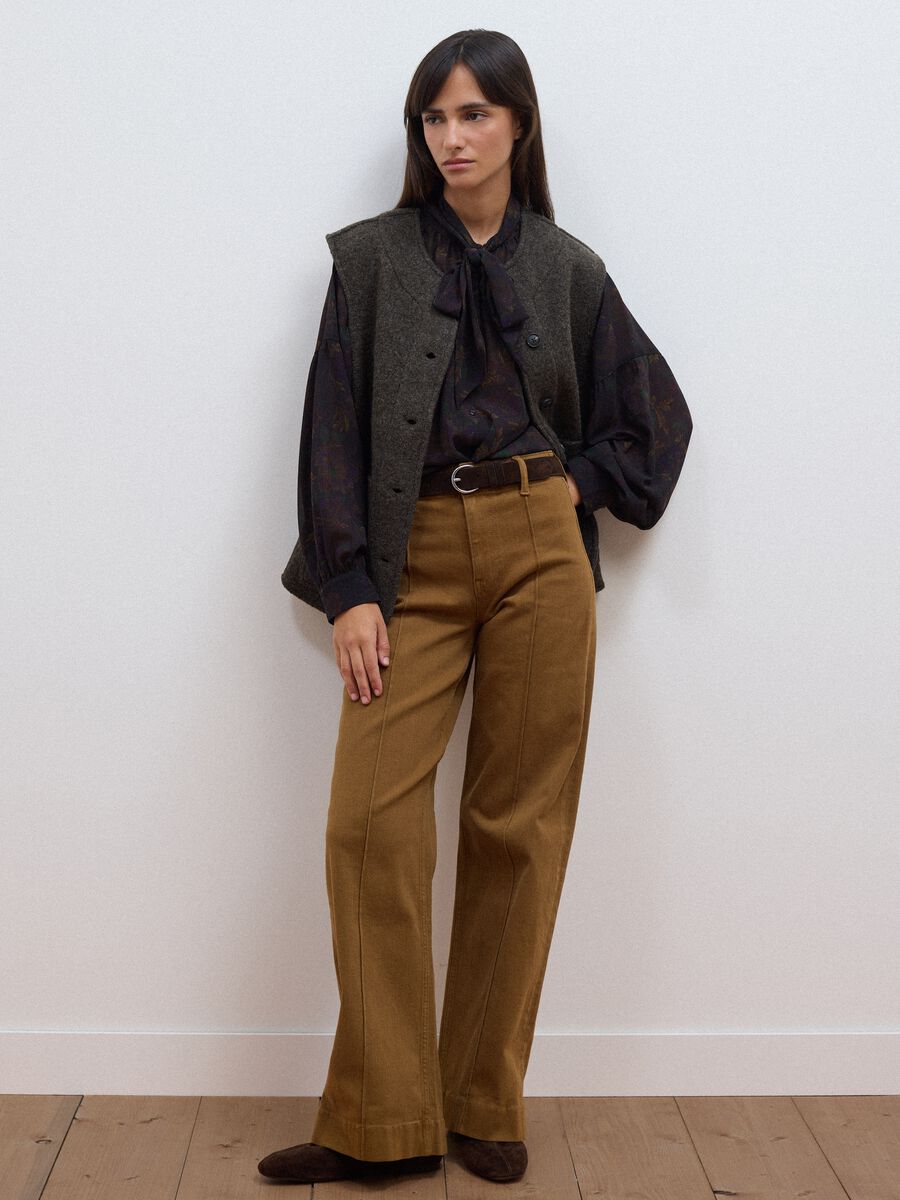 Jeans marroni wide leg in twill di cotone elasticizzato_0