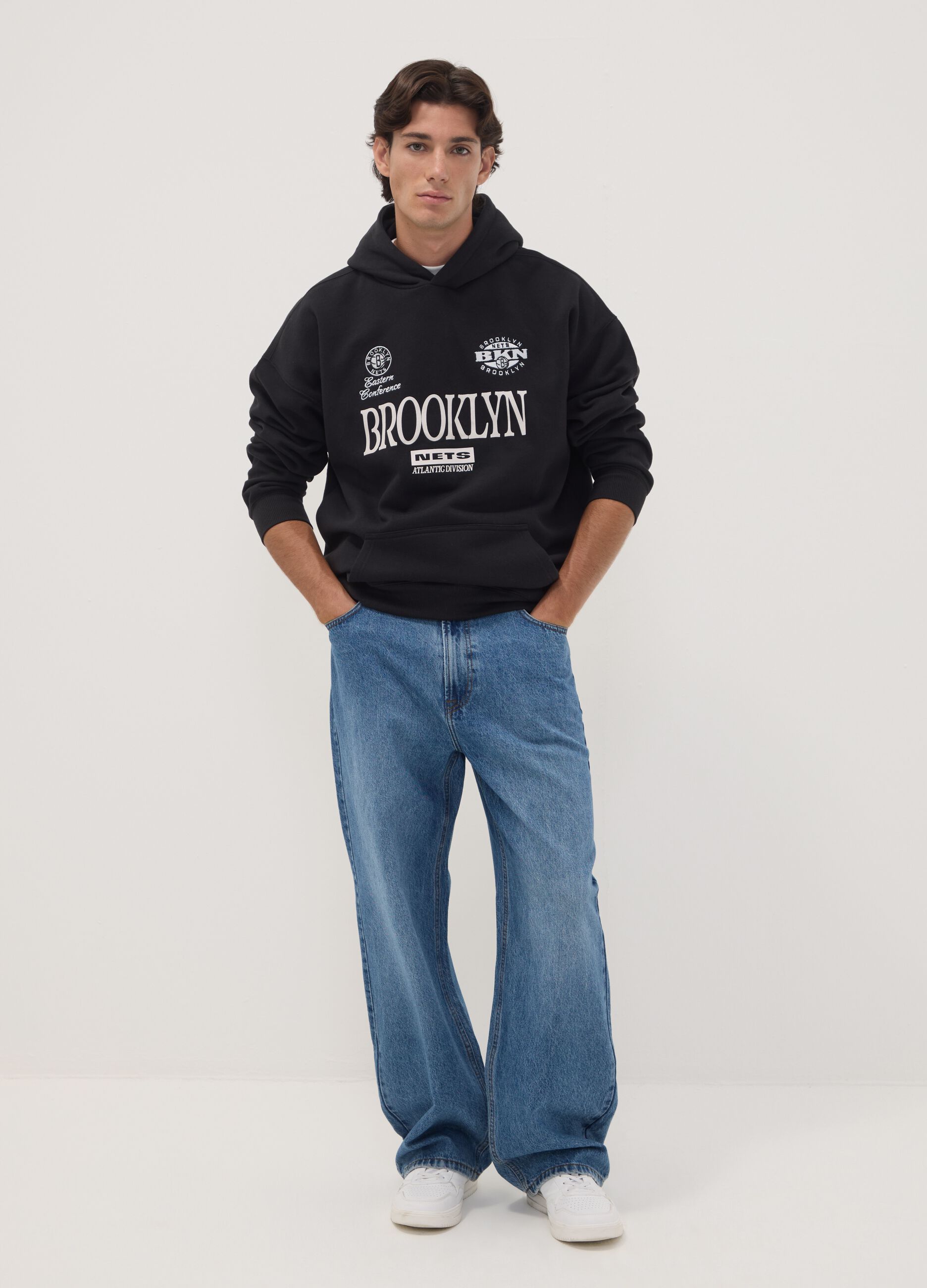 Sweat com capuz preta em mistura de algod&atilde;o com estampado Brooklyn Nets