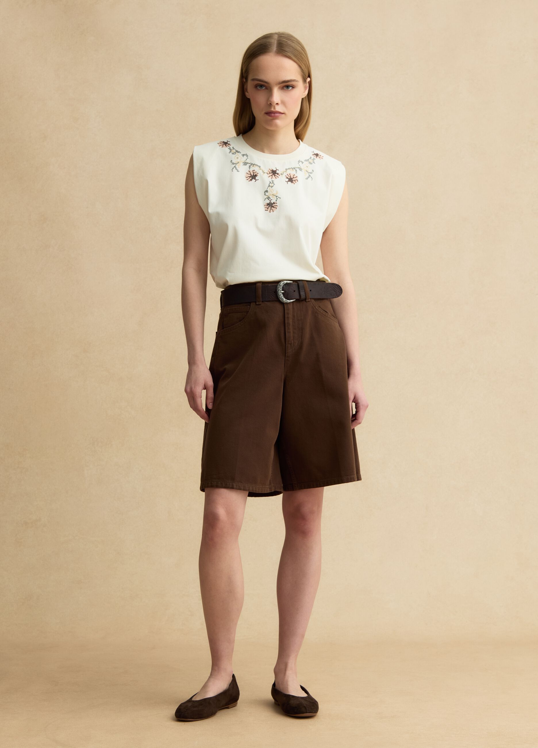 Sleeveless white cotton blend regular fit t-shirt with embroidery