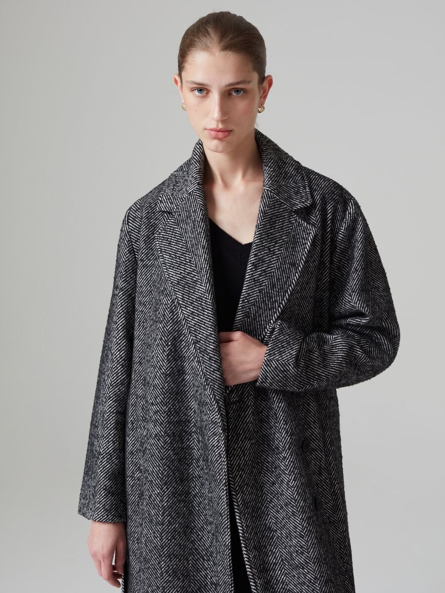 Long coat with herringbone design_1
