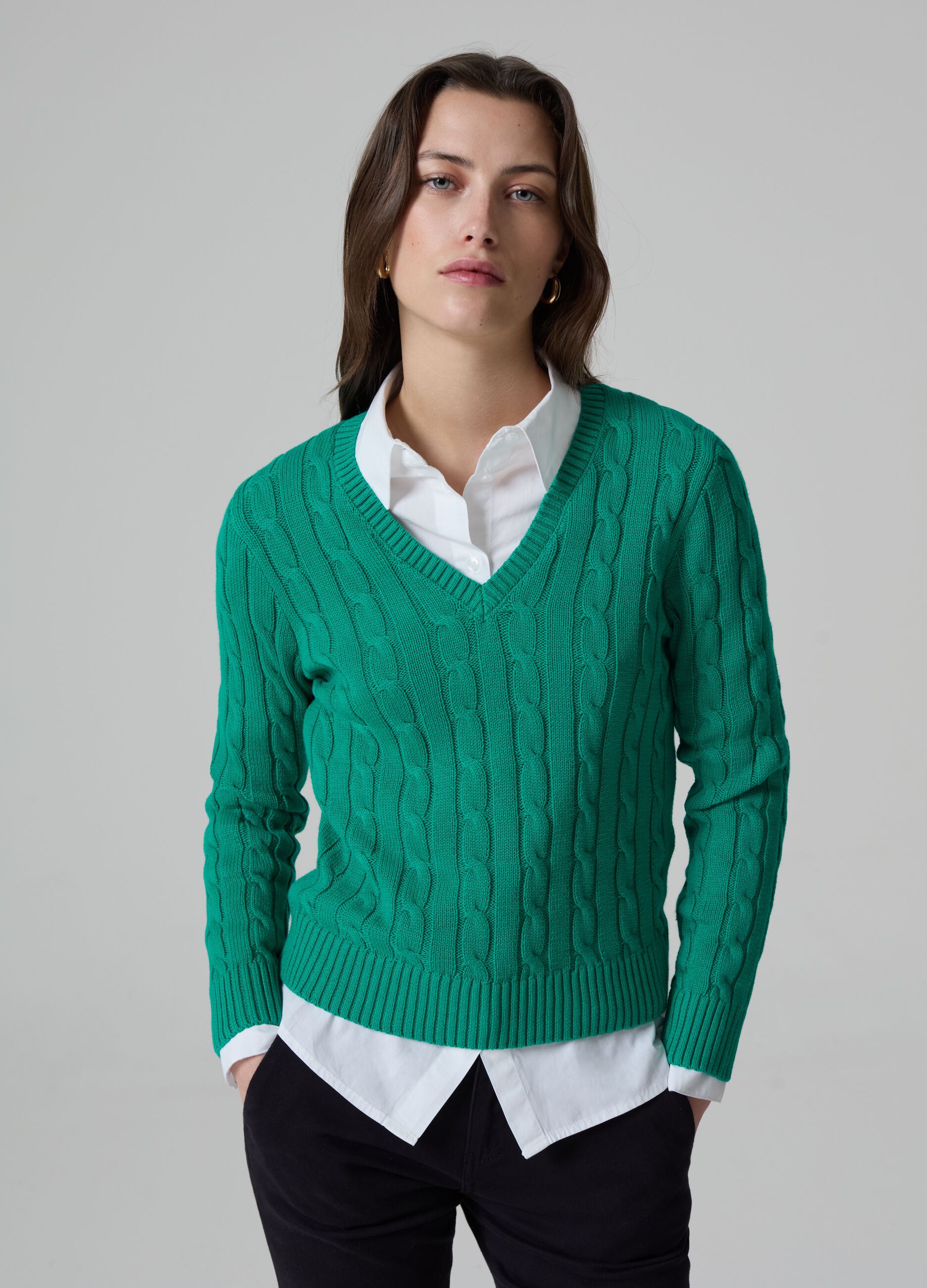 Pullover with cable design and V neck