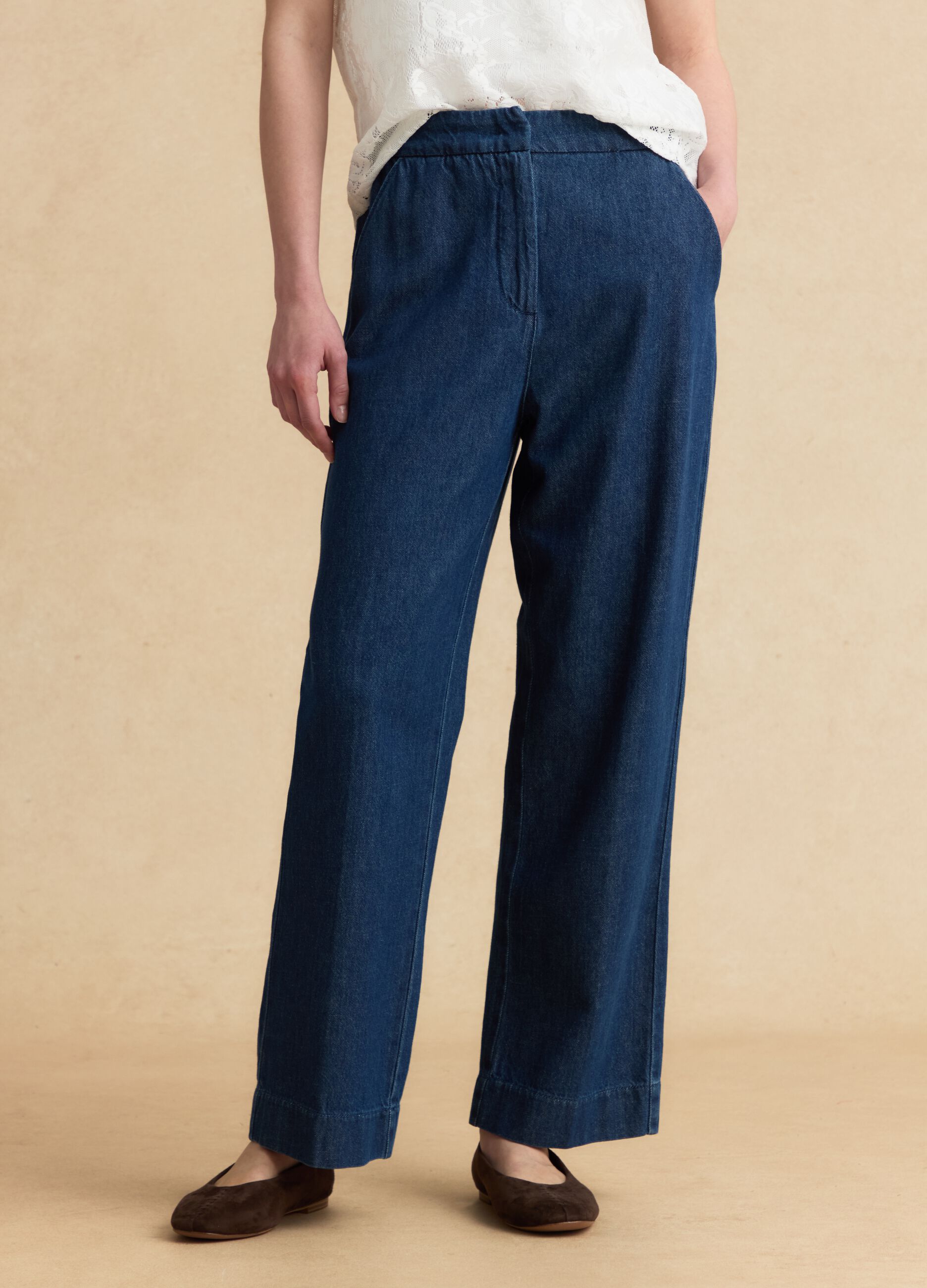 &Mu;&pi;&lambda;&epsilon; &tau;&zeta;&iota;&nu; jogger &pi;&alpha;&nu;&tau;&epsilon;&lambda;ό&nu;&iota; &alpha;&pi;ό 100% &beta;&alpha;&mu;&beta;ά&kappa;&iota;, relaxed &epsilon;&phi;&alpha;&rho;&mu;&omicron;&gamma;ή