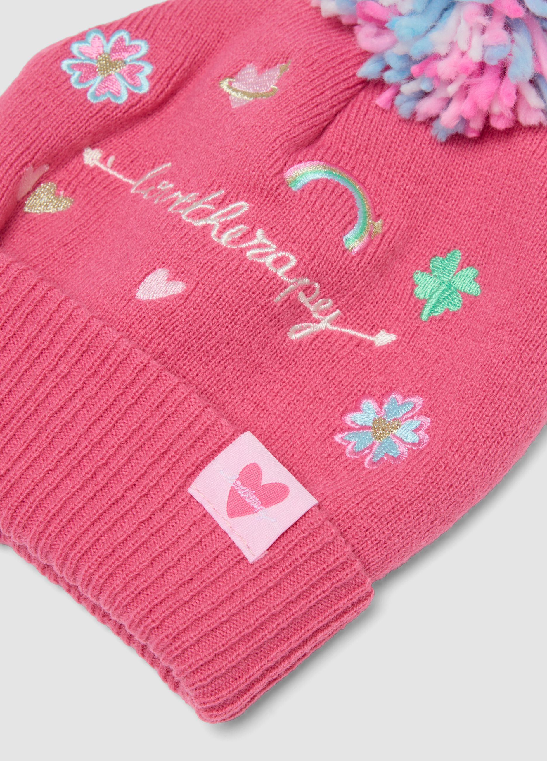 Cappello rosa in maglia con pon pon e ricami
