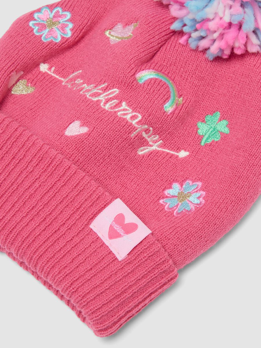Cappello rosa in maglia con pon pon e ricami_2