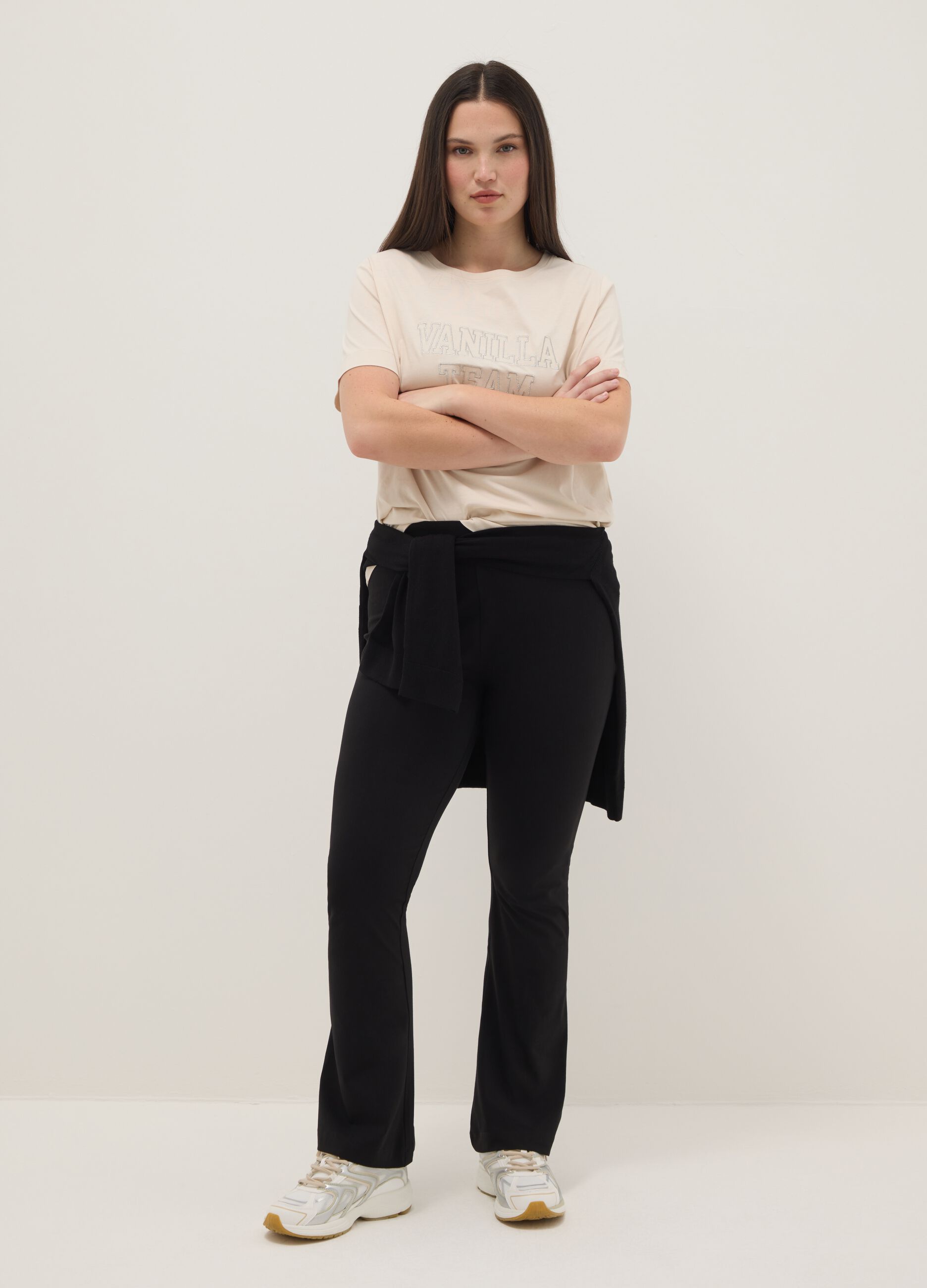 Leggings flare em algod&atilde;o el&aacute;stico preto