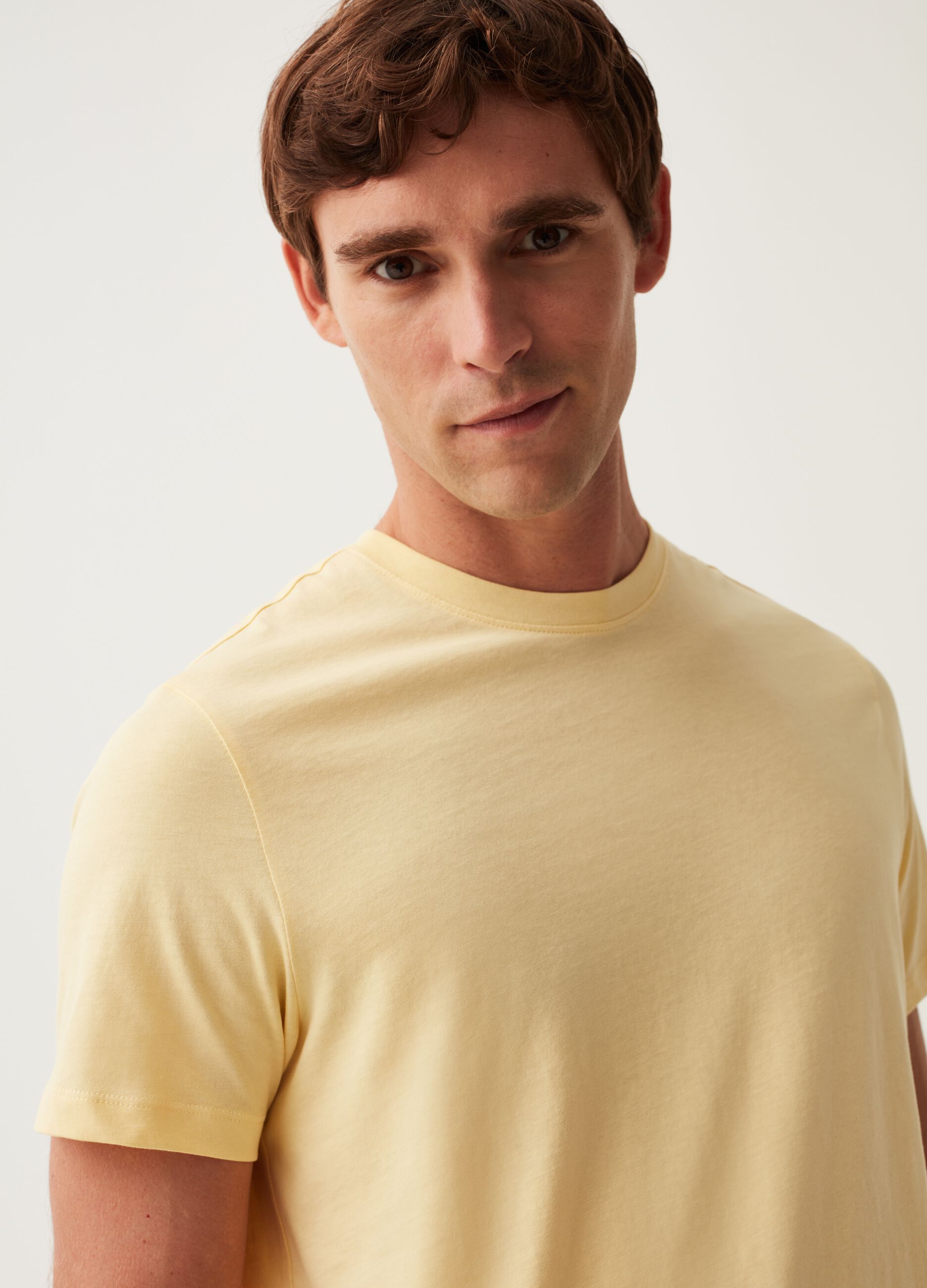 Camiseta de algodón con cuello redondo