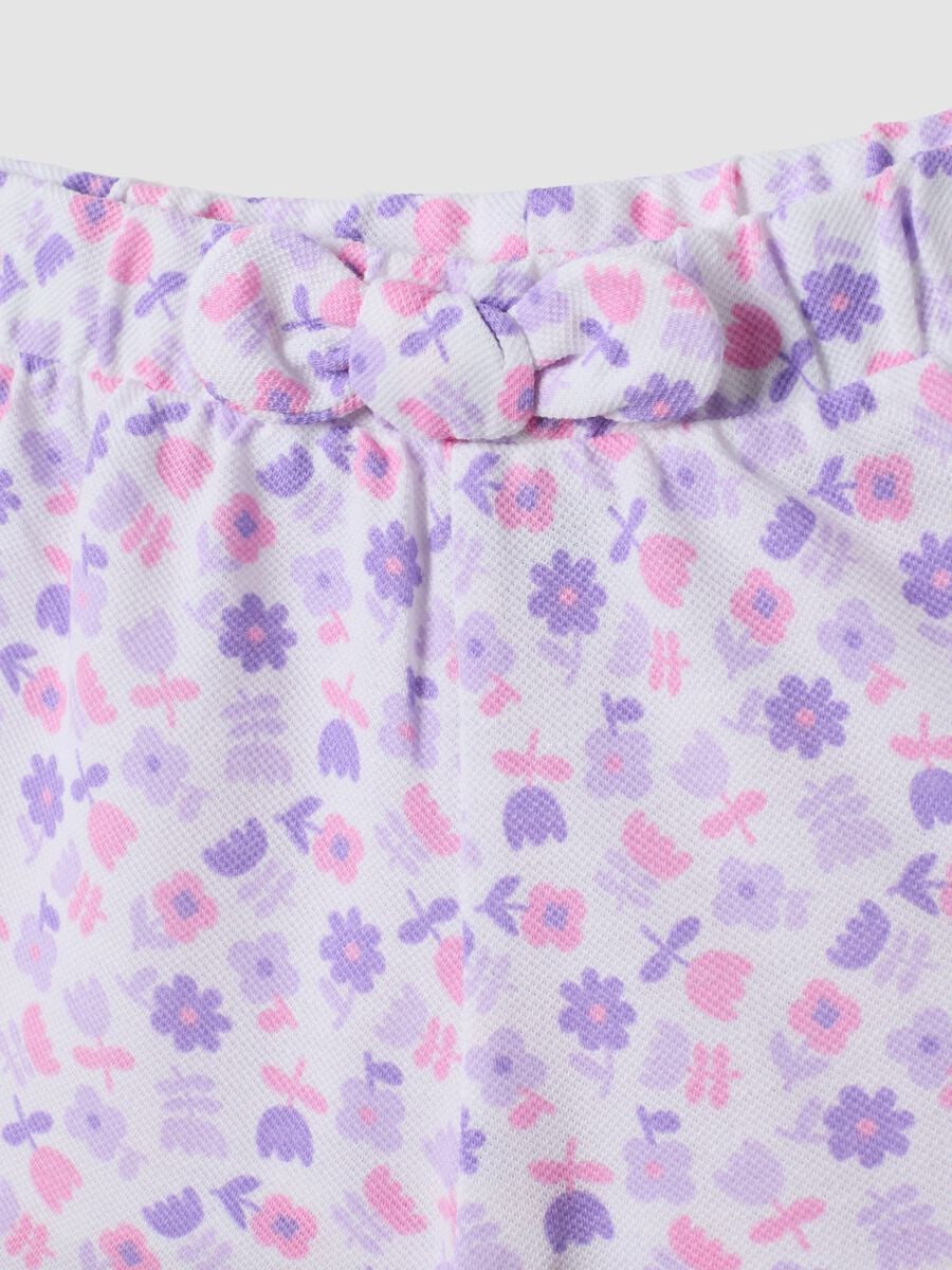 Shorts viola in puro cotone con fantasia floreale per bimba regular fit_2