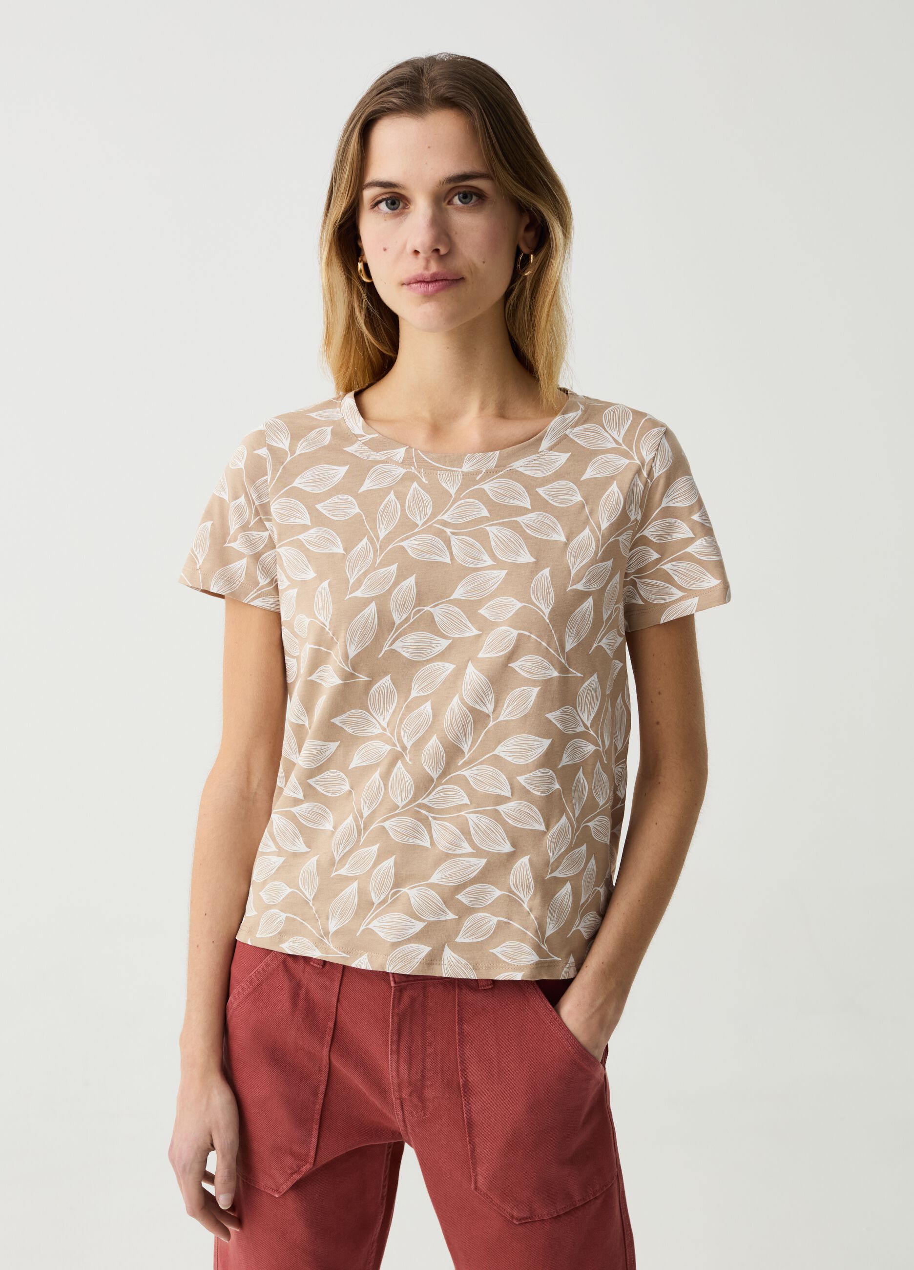 Camiseta de algodón con estampado hojas