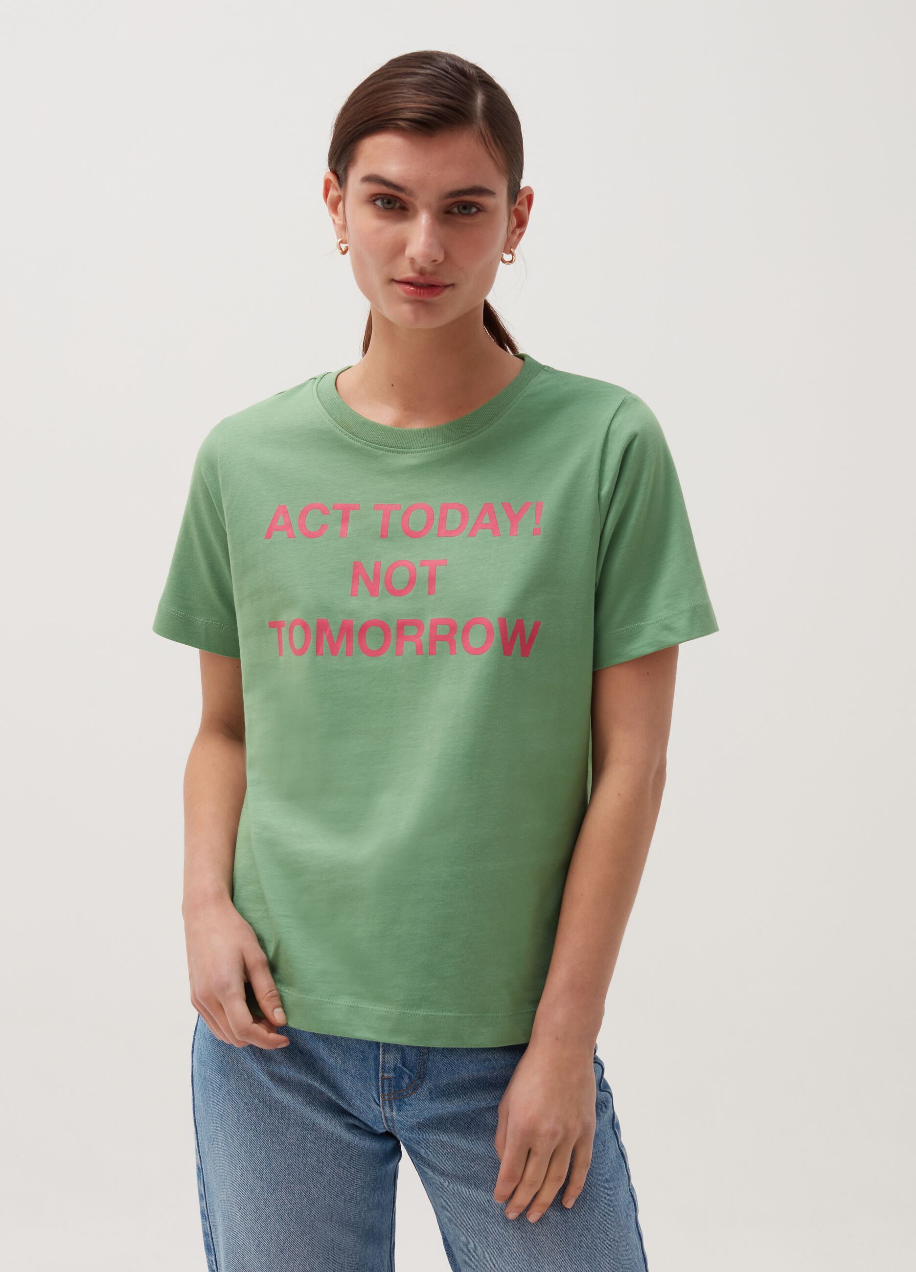 Camiseta cuello redondo con estampado Earth Day