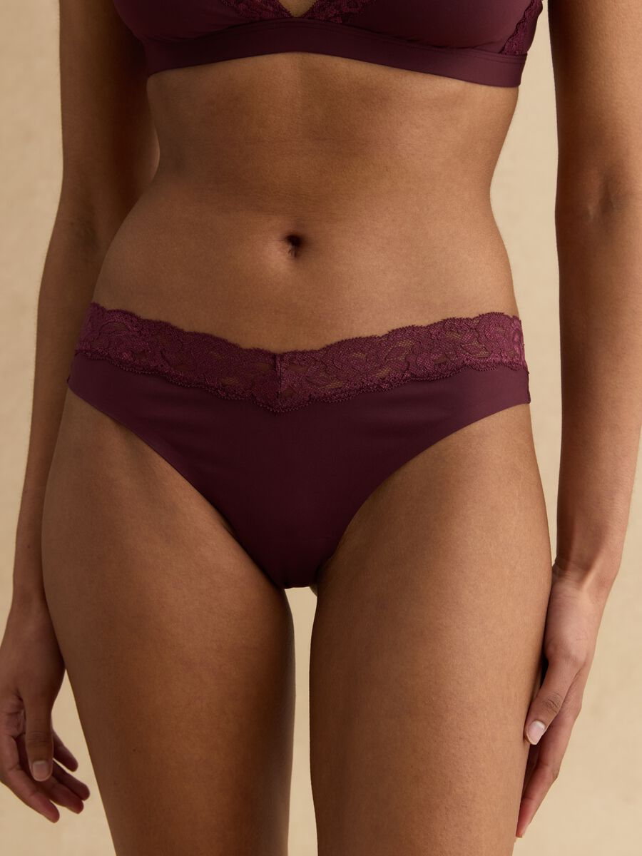 Red regular fit thong with lace details_1